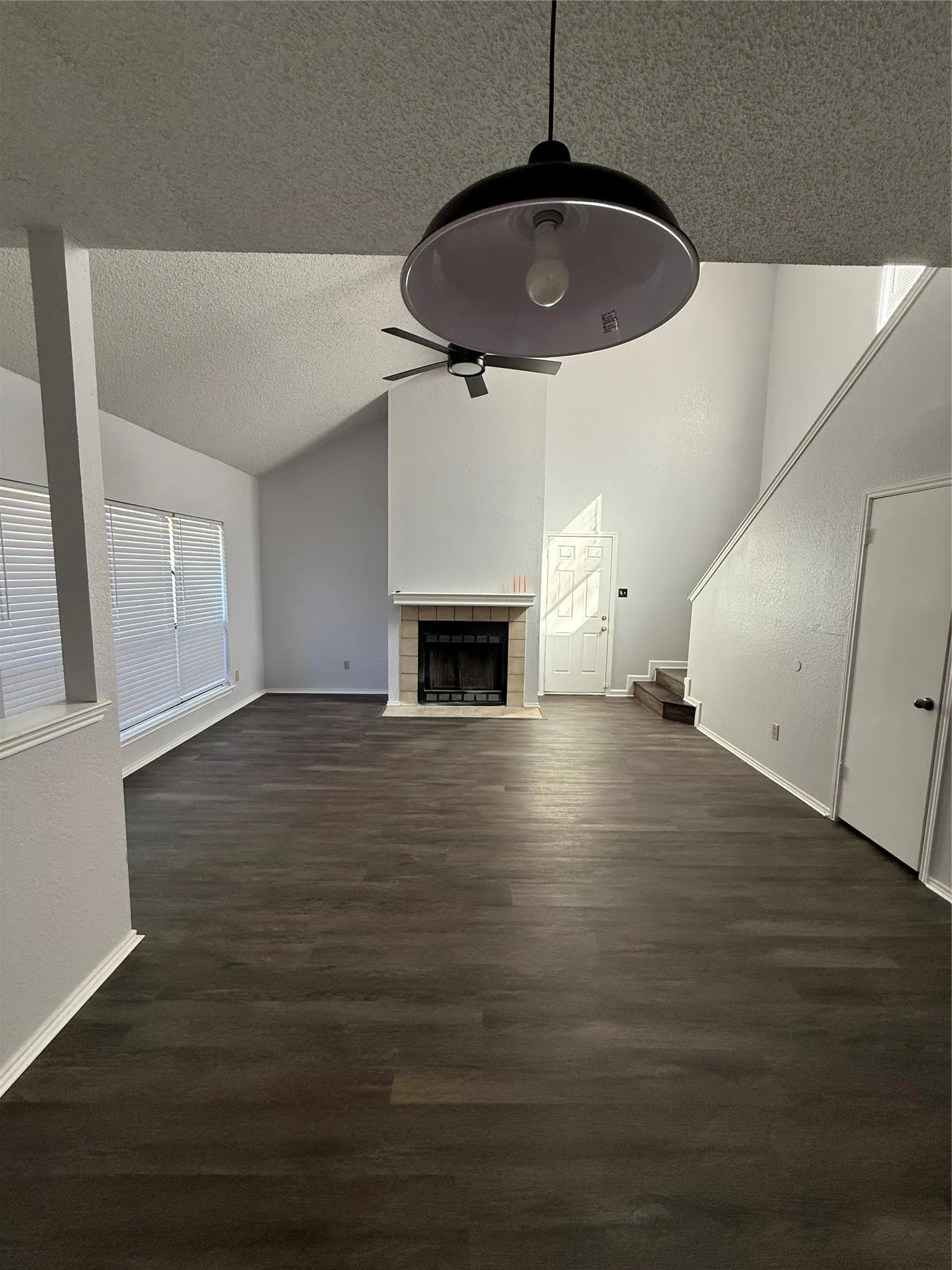 Duplex For Rent in Dallas County , 1204 Bittersweet Cove, De Soto, Texas 75115, 3 Bedroom, 3 Bathroom, 2 Garage spaces, 1,298 Sqft, built in 1986, mls#21419886, Real Estate Agent in De Soto, Homes For Rent in Dallas county, Homes For Rent in De Soto, Realtor in De Soto Texas, Real Estate Brokerage Independent Realty Texas, Luminita Cordes Realtor