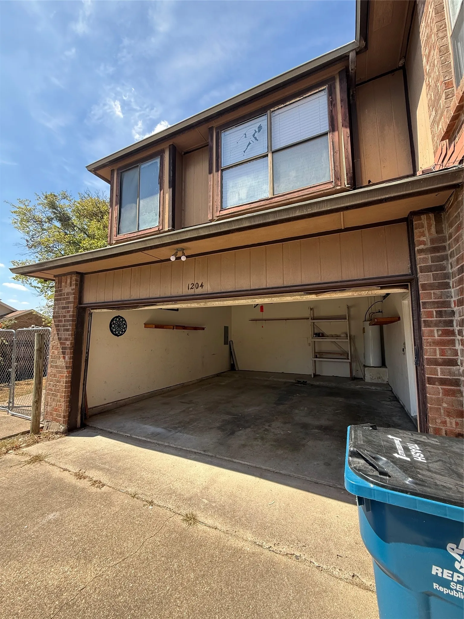 Duplex For Rent in Dallas County , 1204 Bittersweet Cove, De Soto, Texas 75115, 3 Bedroom, 3 Bathroom, 2 Garage spaces, 1,298 Sqft, built in 1986, mls#21419886, Real Estate Agent in De Soto, Homes For Rent in Dallas county, Homes For Rent in De Soto, Realtor in De Soto Texas, Real Estate Brokerage Independent Realty Texas, Luminita Cordes Realtor