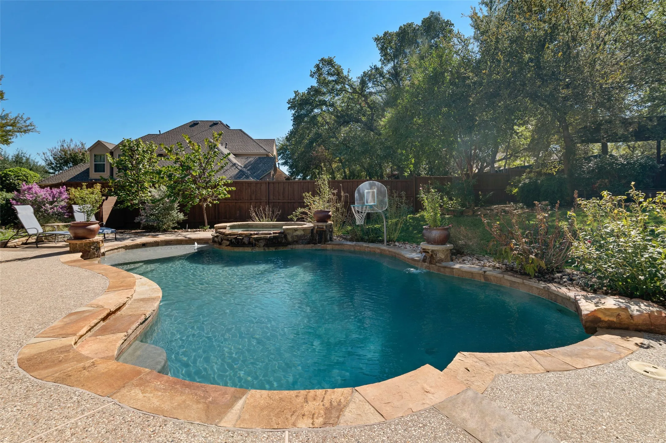 Resort style saltwater pool with spa, and basketball goal!