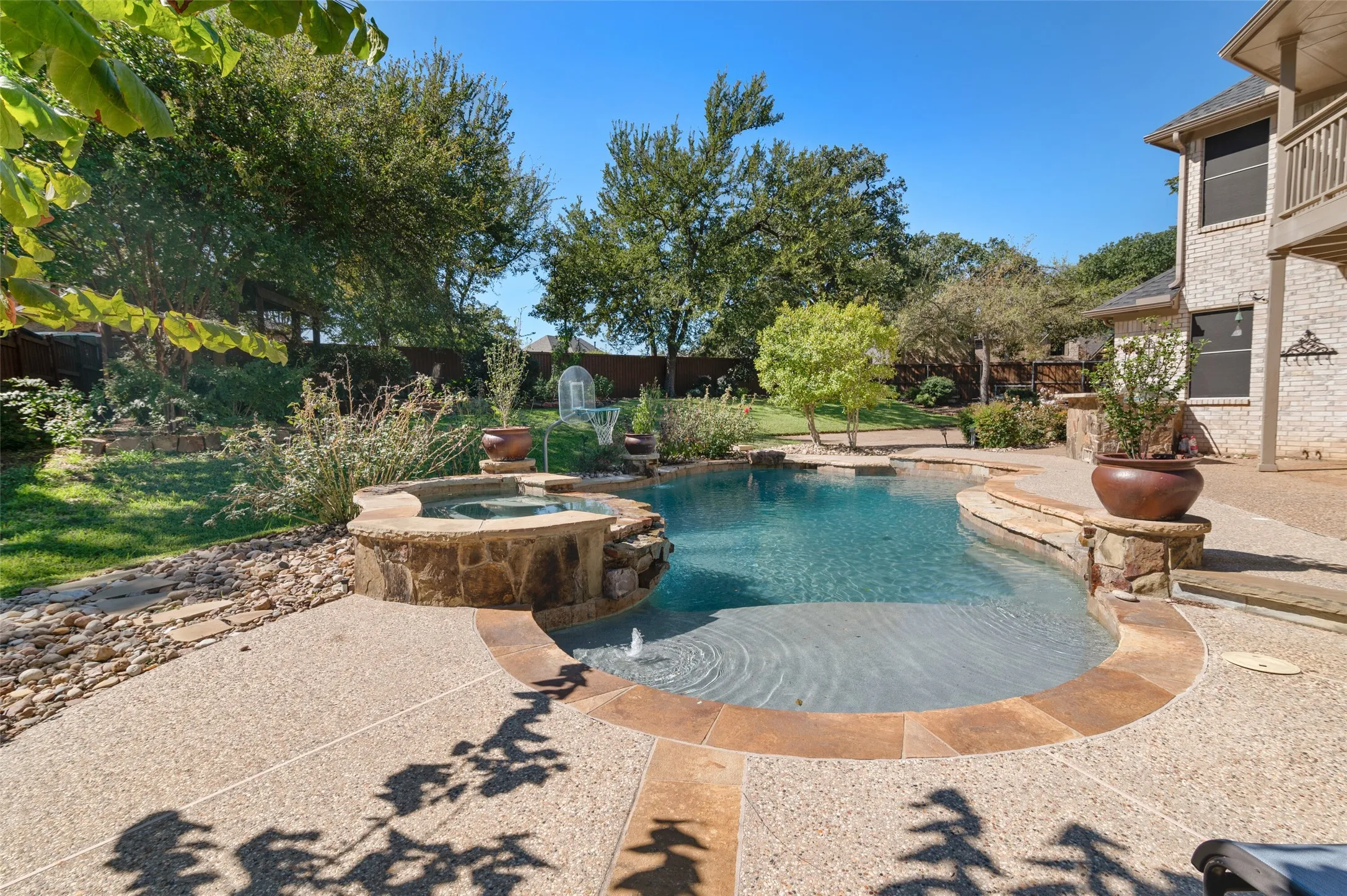 Oversize tanning ledge! Very private backyard!