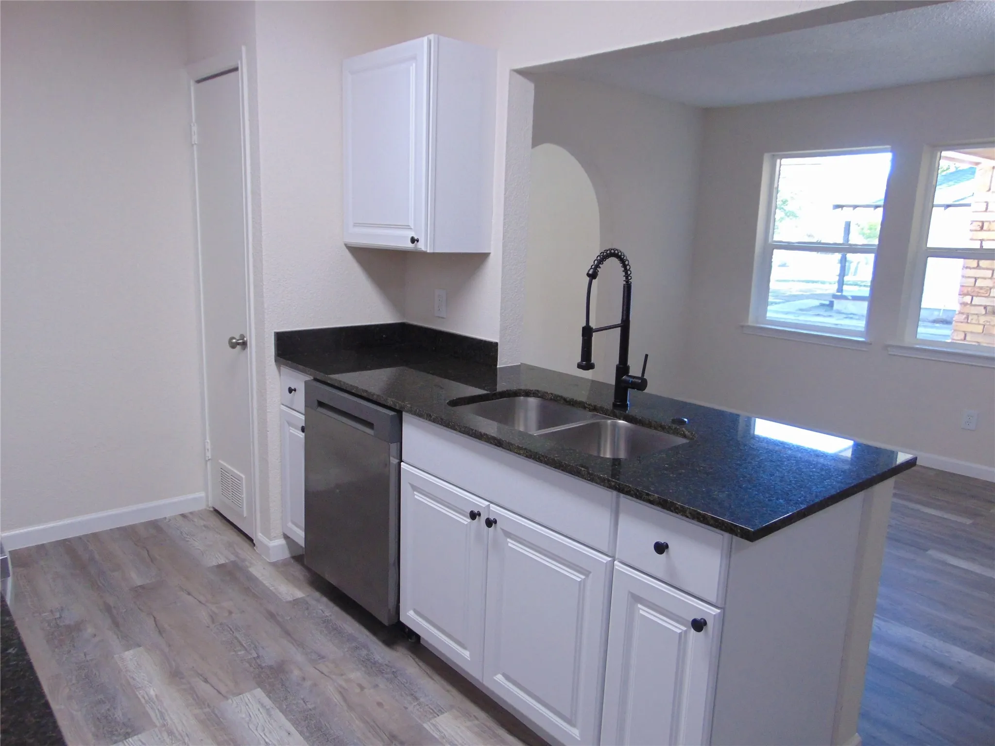 Single Family Residence For Sale in Dallas County , 1741 Oak Hill Circle, Dallas, Texas 75217, 4 Bedroom, 2 Bathroom, Garage spaces, 1,717 Sqft, built in 1964, mls#21408487, Real Estate Agent in Dallas, Homes For Sale in Dallas county, Homes For Sale in Dallas, Realtor in Dallas Texas, Real Estate Brokerage Independent Realty Texas, Luminita Cordes Realtor