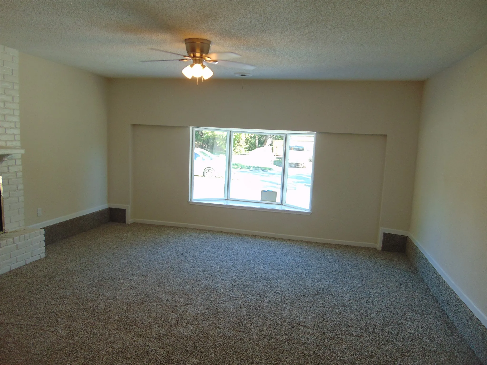 Single Family Residence For Sale in Dallas County , 1741 Oak Hill Circle, Dallas, Texas 75217, 4 Bedroom, 2 Bathroom, Garage spaces, 1,717 Sqft, built in 1964, mls#21408487, Real Estate Agent in Dallas, Homes For Sale in Dallas county, Homes For Sale in Dallas, Realtor in Dallas Texas, Real Estate Brokerage Independent Realty Texas, Luminita Cordes Realtor