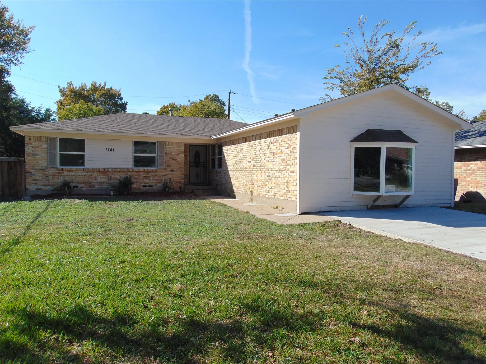 Single Family Residence For Sale in Dallas County , 1741 Oak Hill Circle, Dallas, Texas 75217, 4 Bedroom, 2 Bathroom, Garage spaces, 1,717 Sqft, built in 1964, mls#21408487, Real Estate Agent in Dallas, Homes For Sale in Dallas county, Homes For Sale in Dallas, Realtor in Dallas Texas, Real Estate Brokerage Independent Realty Texas, Luminita Cordes Realtor