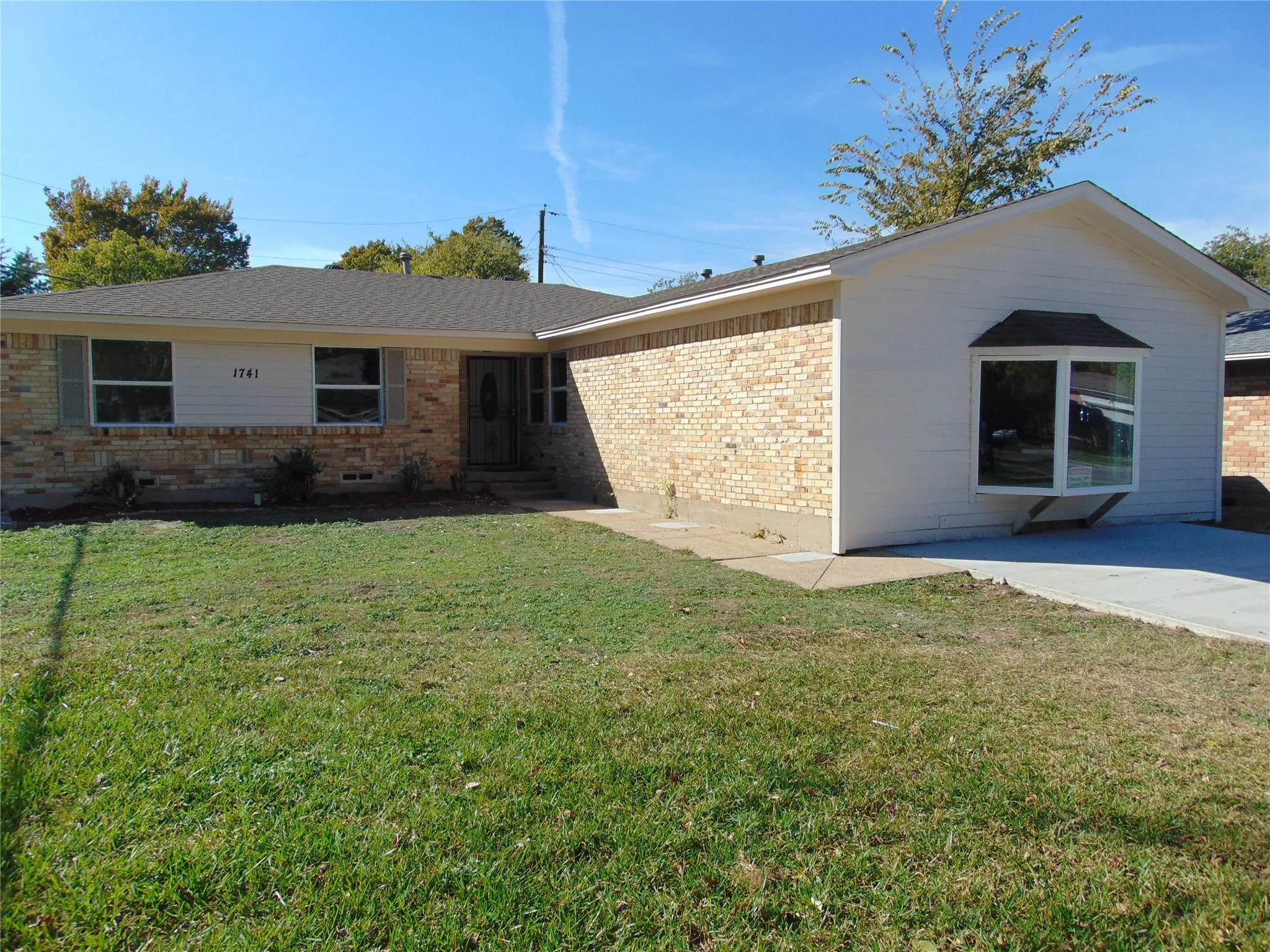 Single Family Residence For Sale in Dallas County , 1741 Oak Hill Circle, Dallas, Texas 75217, 4 Bedroom, 2 Bathroom, Garage spaces, 1,717 Sqft, built in 1964, mls#21408487, Real Estate Agent in Dallas, Homes For Sale in Dallas county, Homes For Sale in Dallas, Realtor in Dallas Texas, Real Estate Brokerage Independent Realty Texas, Luminita Cordes Realtor