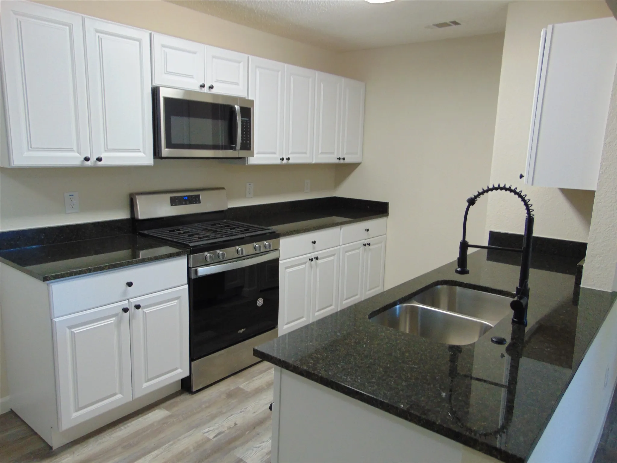 Single Family Residence For Sale in Dallas County , 1741 Oak Hill Circle, Dallas, Texas 75217, 4 Bedroom, 2 Bathroom, Garage spaces, 1,717 Sqft, built in 1964, mls#21408487, Real Estate Agent in Dallas, Homes For Sale in Dallas county, Homes For Sale in Dallas, Realtor in Dallas Texas, Real Estate Brokerage Independent Realty Texas, Luminita Cordes Realtor