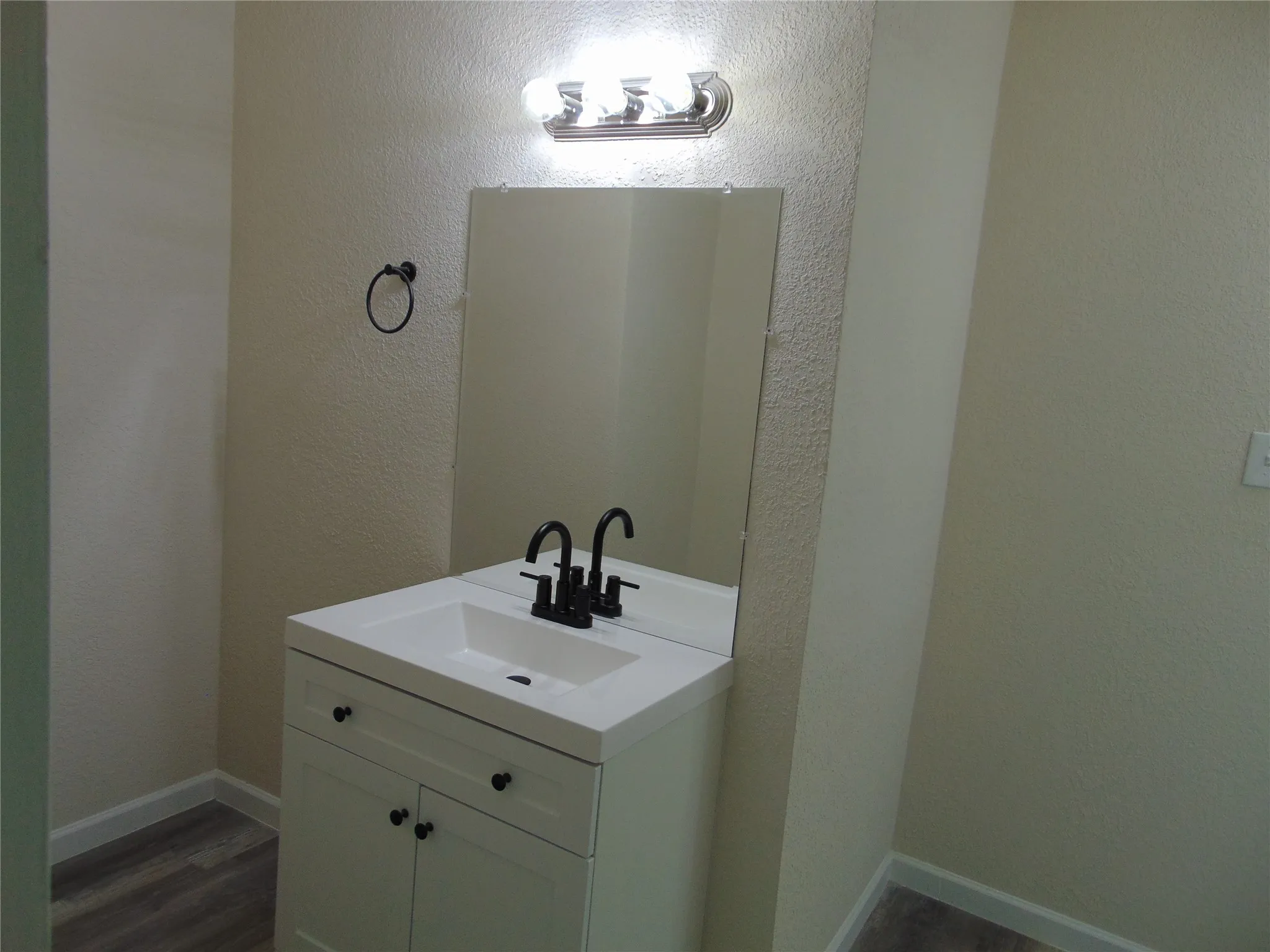 Single Family Residence For Sale in Dallas County , 1741 Oak Hill Circle, Dallas, Texas 75217, 4 Bedroom, 2 Bathroom, Garage spaces, 1,717 Sqft, built in 1964, mls#21408487, Real Estate Agent in Dallas, Homes For Sale in Dallas county, Homes For Sale in Dallas, Realtor in Dallas Texas, Real Estate Brokerage Independent Realty Texas, Luminita Cordes Realtor