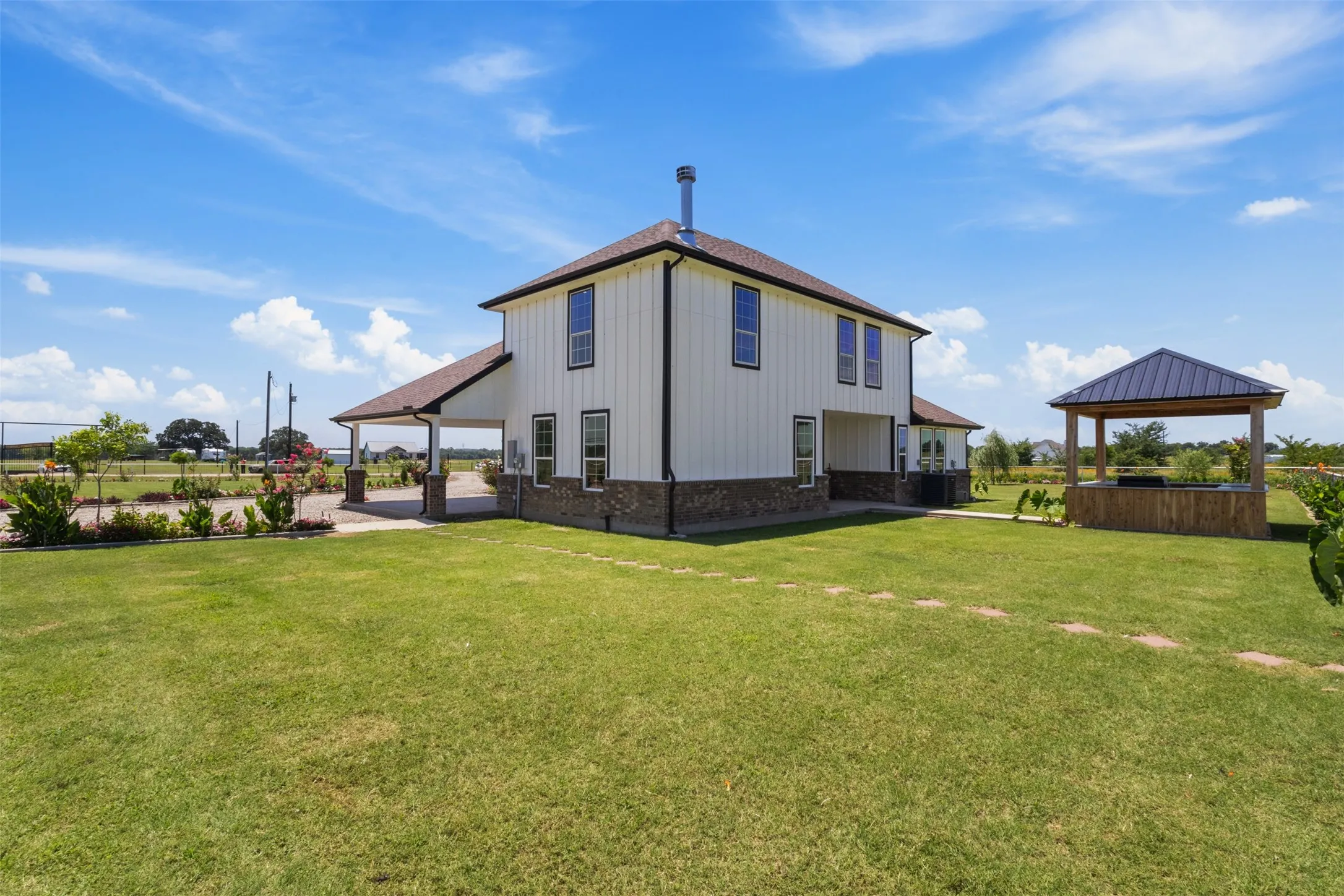 Farm For Sale in Van Zandt County , 233 Private Road #7786, Wills Point, Texas 75169, 5 Bedroom, 4 Bathroom, Garage spaces, 3,333 Sqft, built in 2023, mls#21417914, Real Estate Agent in Wills Point, Homes For Sale in Van Zandt county, Homes For Sale in Wills Point, Realtor in Wills Point Texas, Real Estate Brokerage Independent Realty Texas, Luminita Cordes Realtor
