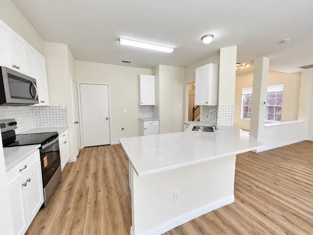Single Family Residence For Rent in Denton County , 4617 Sandera Lane, Flower Mound, Texas 75028, 3 Bedroom, 3 Bathroom, 2 Garage spaces, 2,041 Sqft, built in 1992, mls#21419904, Real Estate Agent in Flower Mound, Homes For Rent in Denton county, Homes For Rent in Flower Mound, Realtor in Flower Mound Texas, Real Estate Brokerage Independent Realty Texas, Luminita Cordes Realtor