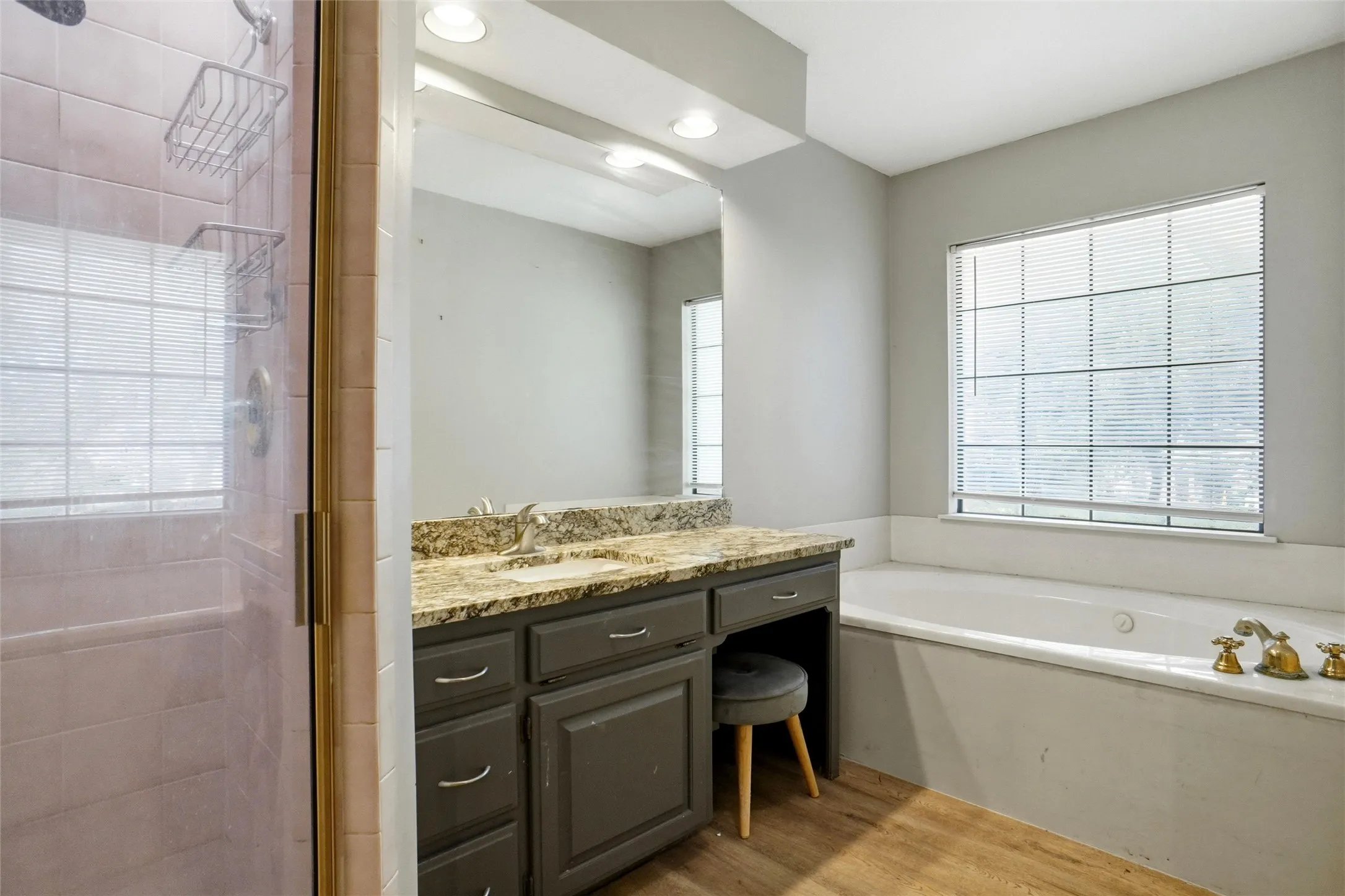 Single Family Residence For Sale in Tarrant County , 1556 Woodbee Court, Azle, Texas 76020, 4 Bedroom, 3 Bathroom, 2 Garage spaces, 2,343 Sqft, built in 1987, mls#21419907, Real Estate Agent in Azle, Homes For Sale in Tarrant county, Homes For Sale in Azle, Realtor in Azle Texas, Real Estate Brokerage Independent Realty Texas, Luminita Cordes Realtor
