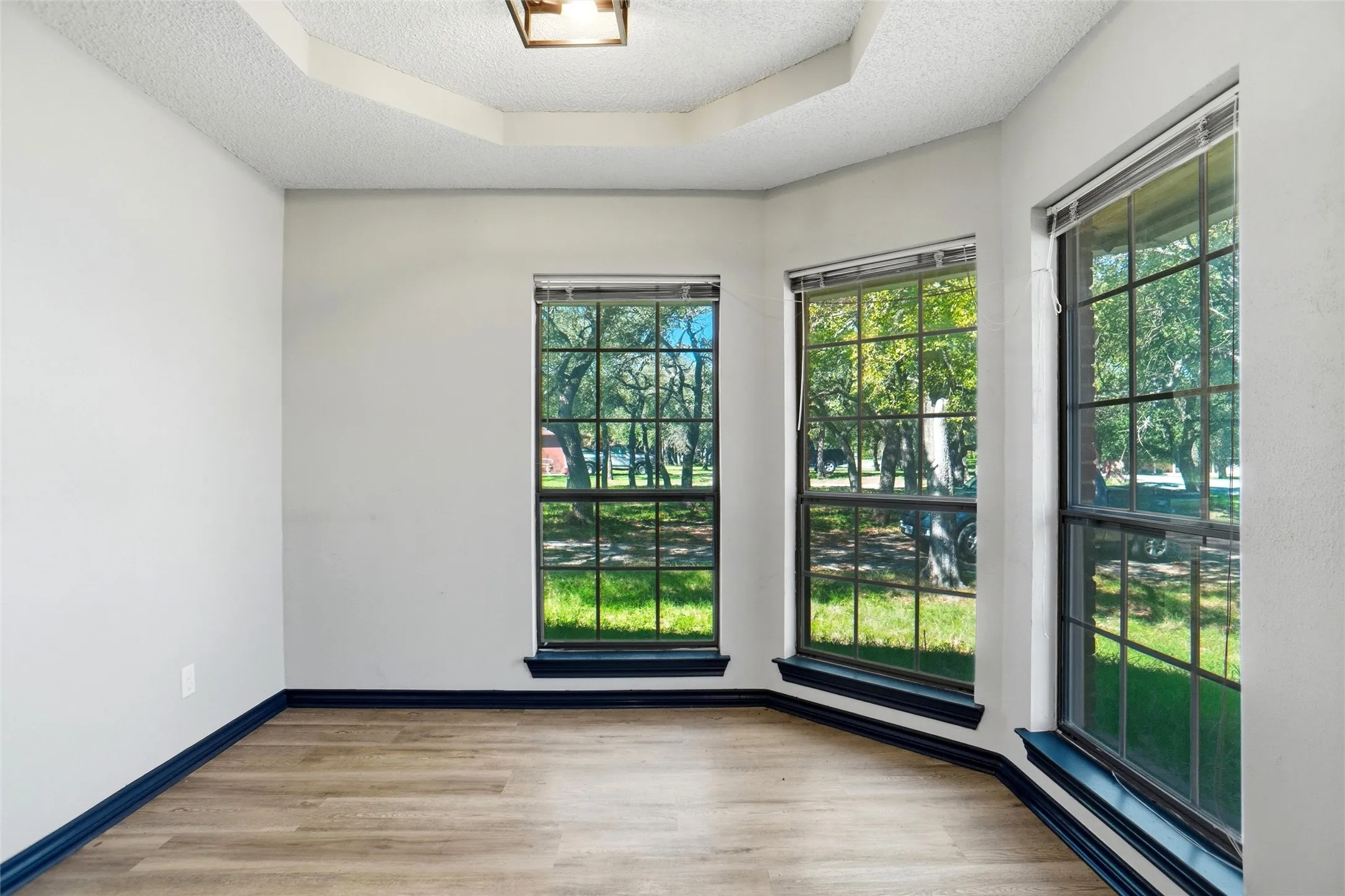 Single Family Residence For Sale in Tarrant County , 1556 Woodbee Court, Azle, Texas 76020, 4 Bedroom, 3 Bathroom, 2 Garage spaces, 2,343 Sqft, built in 1987, mls#21419907, Real Estate Agent in Azle, Homes For Sale in Tarrant county, Homes For Sale in Azle, Realtor in Azle Texas, Real Estate Brokerage Independent Realty Texas, Luminita Cordes Realtor