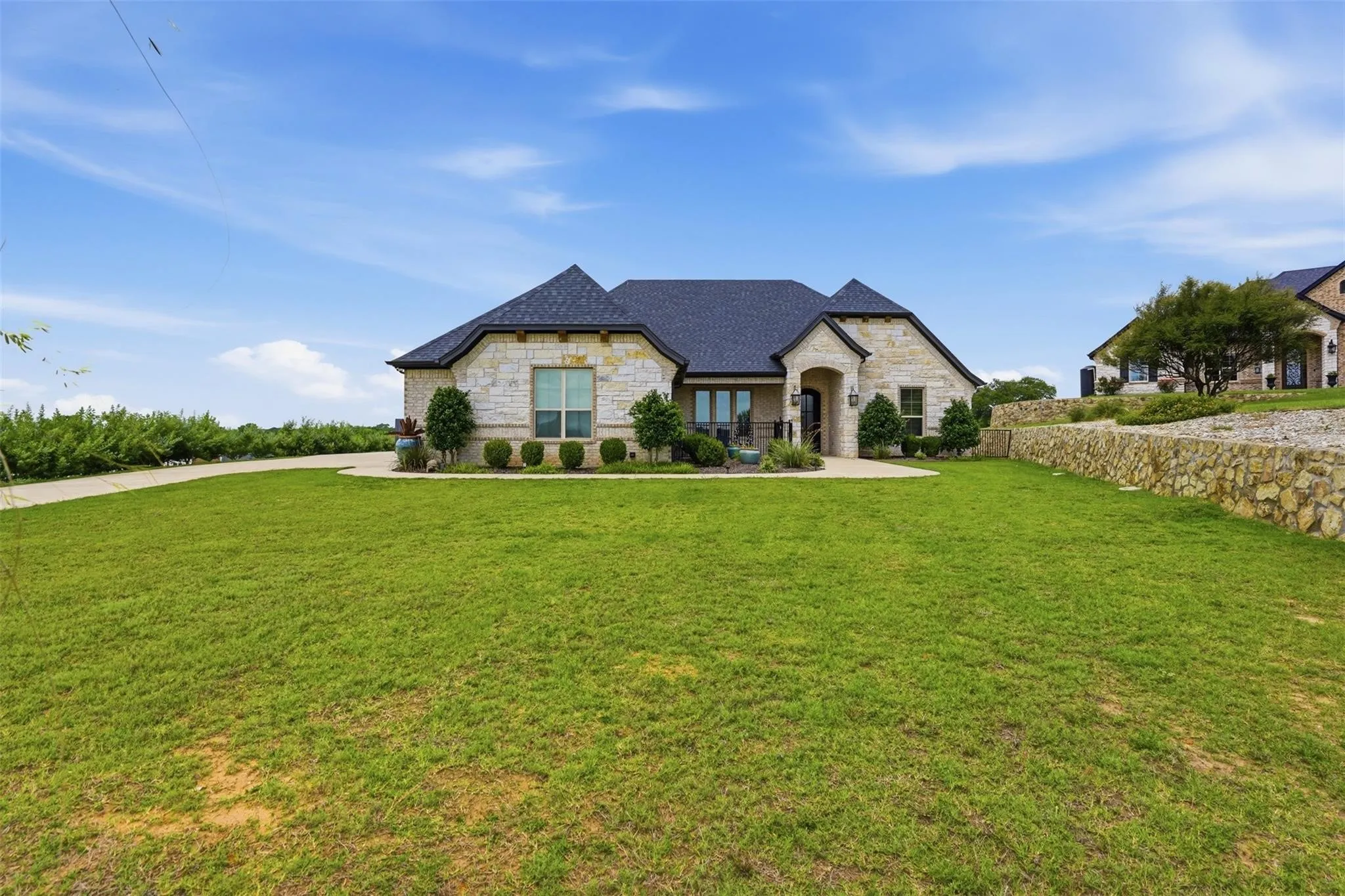 Single Family Residence For Sale in Hood County , 716 Coastal Meadows Court, Granbury, Texas 76049, 4 Bedroom, 3 Bathroom, 3 Garage spaces, 2,898 Sqft, built in 2020, mls#21419931, Real Estate Agent in Granbury, Homes For Sale in Hood county, Homes For Sale in Granbury, Realtor in Granbury Texas, Real Estate Brokerage Independent Realty Texas, Luminita Cordes Realtor