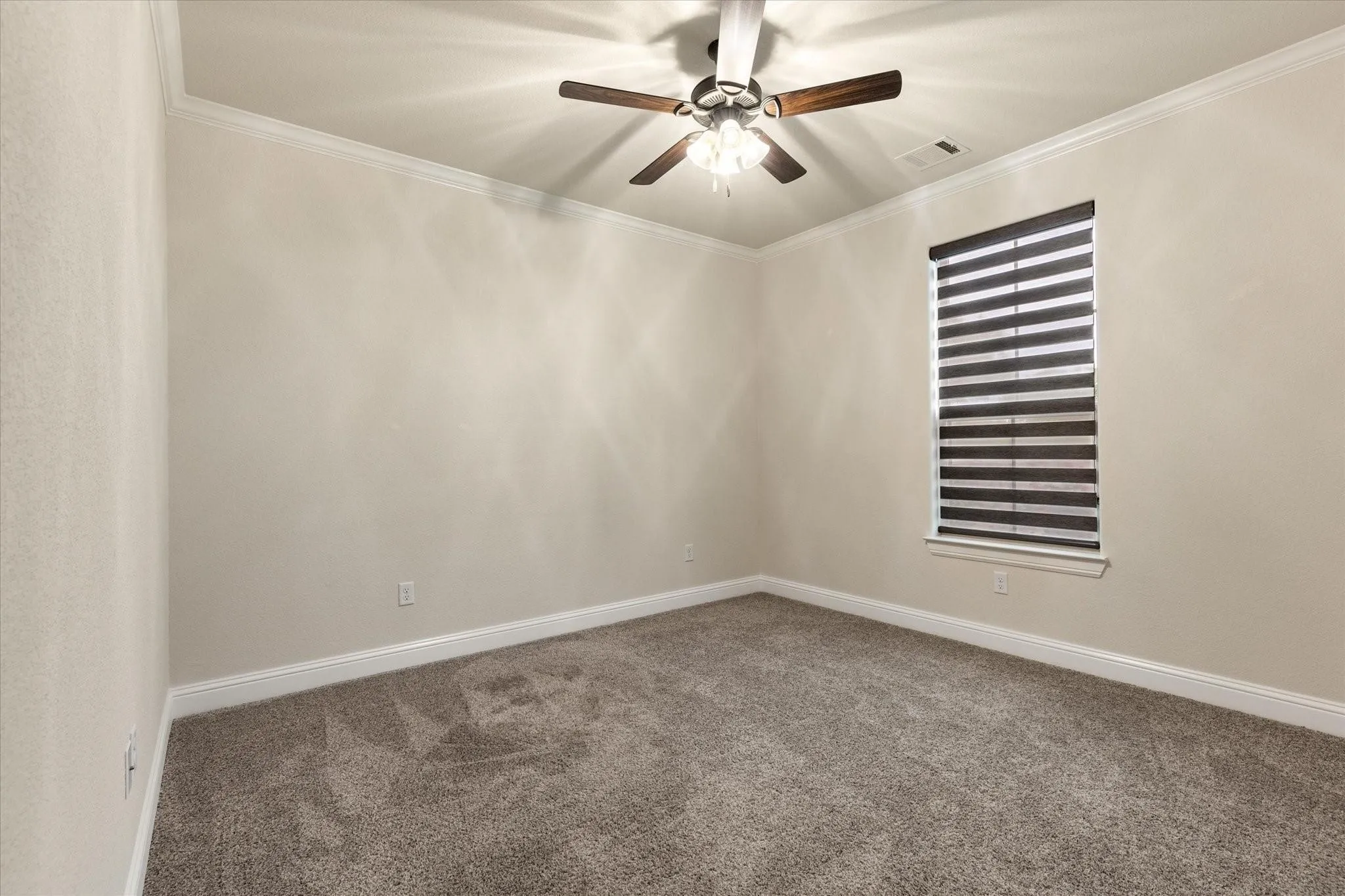 Single Family Residence For Sale in Hood County , 716 Coastal Meadows Court, Granbury, Texas 76049, 4 Bedroom, 3 Bathroom, 3 Garage spaces, 2,898 Sqft, built in 2020, mls#21419931, Real Estate Agent in Granbury, Homes For Sale in Hood county, Homes For Sale in Granbury, Realtor in Granbury Texas, Real Estate Brokerage Independent Realty Texas, Luminita Cordes Realtor