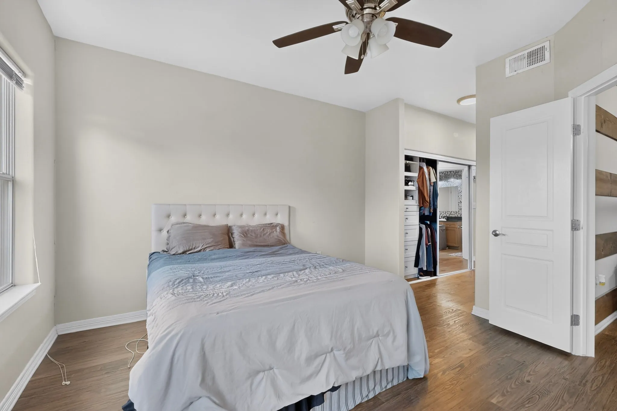 Condominium For Rent in Dallas County , 330 Las Colinas Boulevard E 452, Irving, Texas 75039, 1 Bedroom, 1 Bathroom, 1 Garage spaces, 805 Sqft, built in 2001, mls#21419474, Real Estate Agent in Irving, Homes For Rent in Dallas county, Homes For Rent in Irving, Realtor in Irving Texas, Real Estate Brokerage Independent Realty Texas, Luminita Cordes Realtor