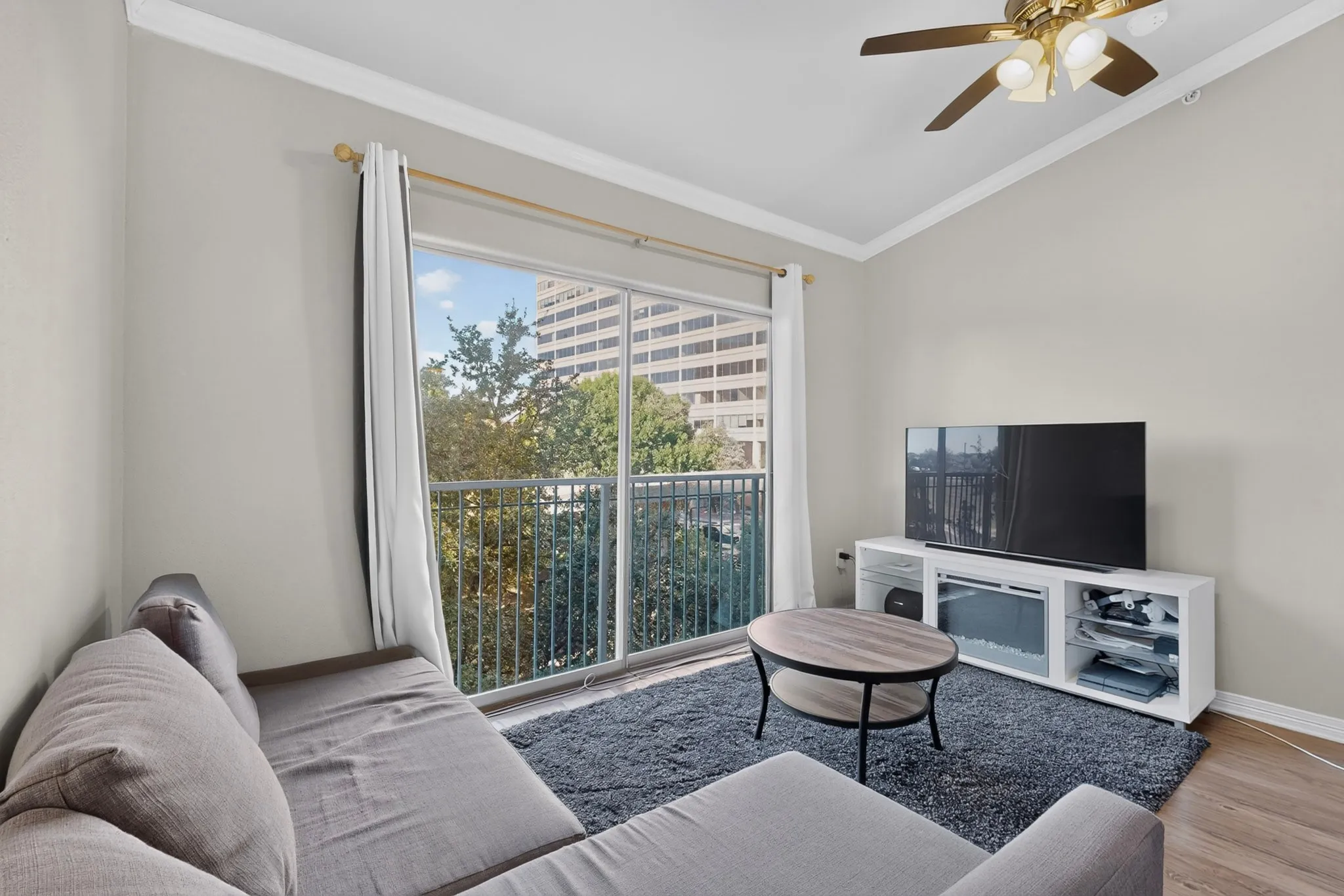 Condominium For Rent in Dallas County , 330 Las Colinas Boulevard E 452, Irving, Texas 75039, 1 Bedroom, 1 Bathroom, 1 Garage spaces, 805 Sqft, built in 2001, mls#21419474, Real Estate Agent in Irving, Homes For Rent in Dallas county, Homes For Rent in Irving, Realtor in Irving Texas, Real Estate Brokerage Independent Realty Texas, Luminita Cordes Realtor