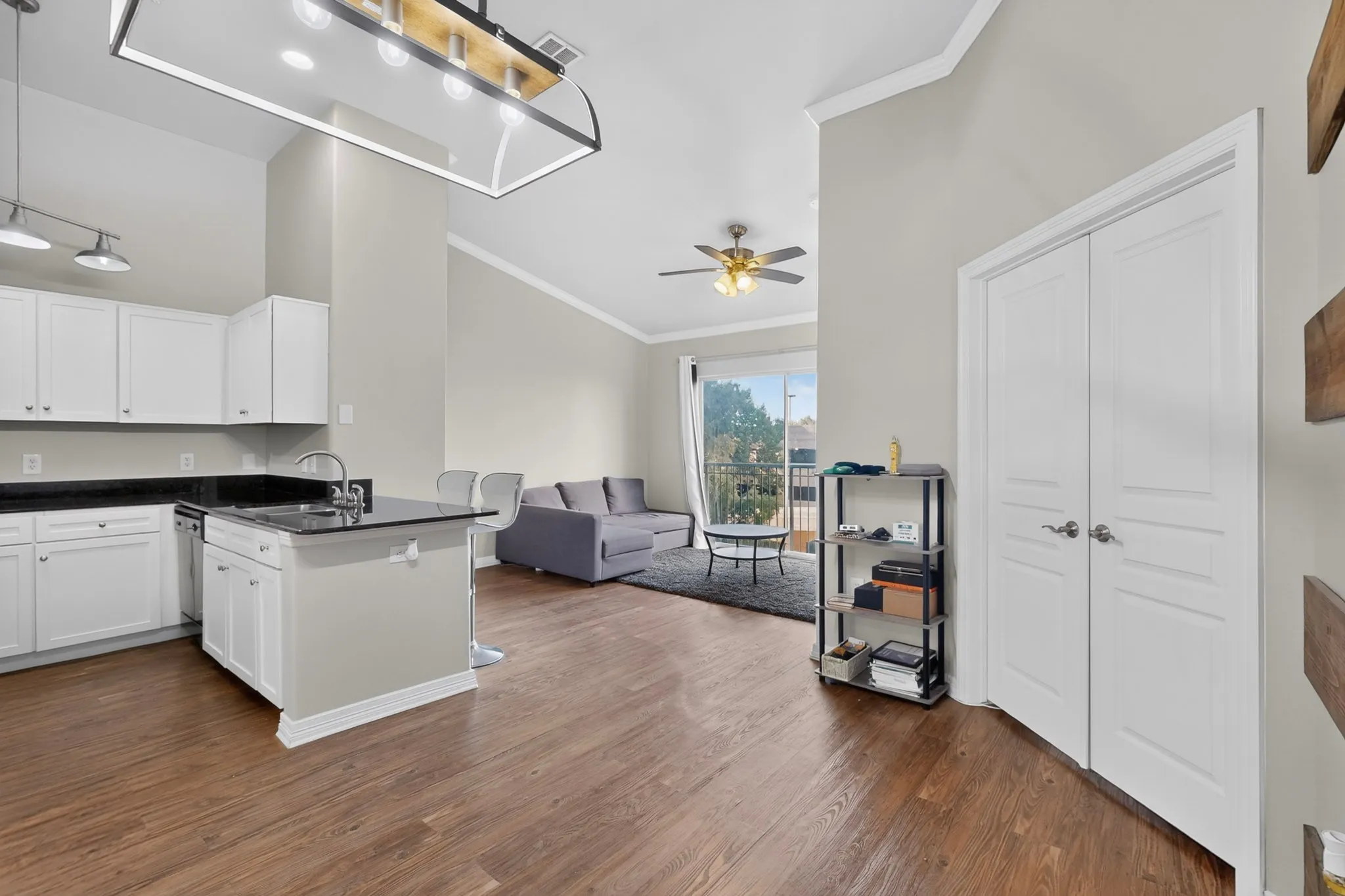 Condominium For Rent in Dallas County , 330 Las Colinas Boulevard E 452, Irving, Texas 75039, 1 Bedroom, 1 Bathroom, 1 Garage spaces, 805 Sqft, built in 2001, mls#21419474, Real Estate Agent in Irving, Homes For Rent in Dallas county, Homes For Rent in Irving, Realtor in Irving Texas, Real Estate Brokerage Independent Realty Texas, Luminita Cordes Realtor