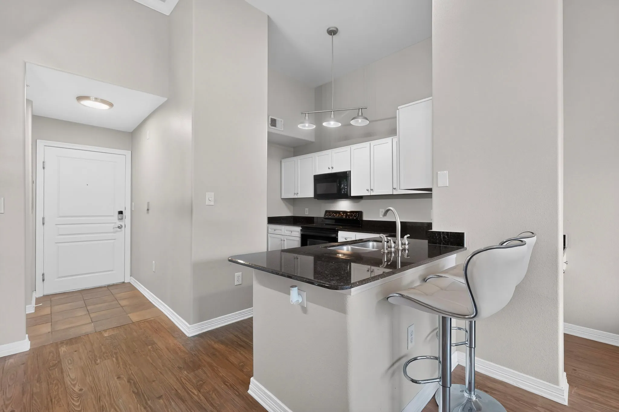 Condominium For Rent in Dallas County , 330 Las Colinas Boulevard E 452, Irving, Texas 75039, 1 Bedroom, 1 Bathroom, 1 Garage spaces, 805 Sqft, built in 2001, mls#21419474, Real Estate Agent in Irving, Homes For Rent in Dallas county, Homes For Rent in Irving, Realtor in Irving Texas, Real Estate Brokerage Independent Realty Texas, Luminita Cordes Realtor