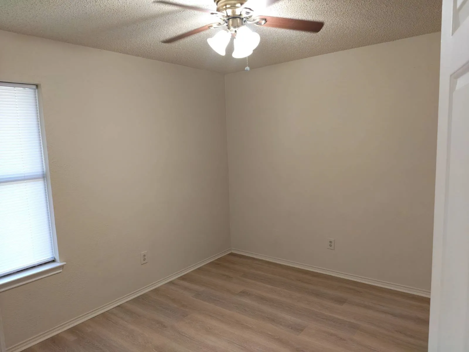 Duplex For Rent in Denton County , 409 Gabe Court, Denton, Texas 76207, 3 Bedroom, 2 Bathroom, 1 Garage spaces, 1,088 Sqft, built in 1983, mls#21419953, Real Estate Agent in Denton, Homes For Rent in Denton county, Homes For Rent in Denton, Realtor in Denton Texas, Real Estate Brokerage Independent Realty Texas, Luminita Cordes Realtor