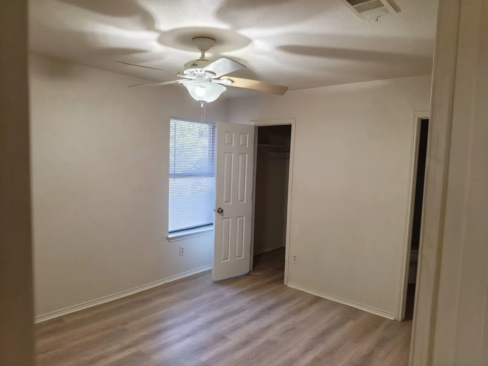 Duplex For Rent in Denton County , 409 Gabe Court, Denton, Texas 76207, 3 Bedroom, 2 Bathroom, 1 Garage spaces, 1,088 Sqft, built in 1983, mls#21419953, Real Estate Agent in Denton, Homes For Rent in Denton county, Homes For Rent in Denton, Realtor in Denton Texas, Real Estate Brokerage Independent Realty Texas, Luminita Cordes Realtor