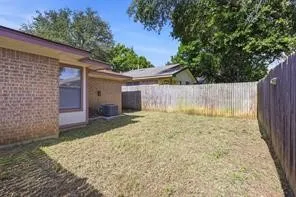 Duplex For Rent in Denton County , 409 Gabe Court, Denton, Texas 76207, 3 Bedroom, 2 Bathroom, 1 Garage spaces, 1,088 Sqft, built in 1983, mls#21419953, Real Estate Agent in Denton, Homes For Rent in Denton county, Homes For Rent in Denton, Realtor in Denton Texas, Real Estate Brokerage Independent Realty Texas, Luminita Cordes Realtor