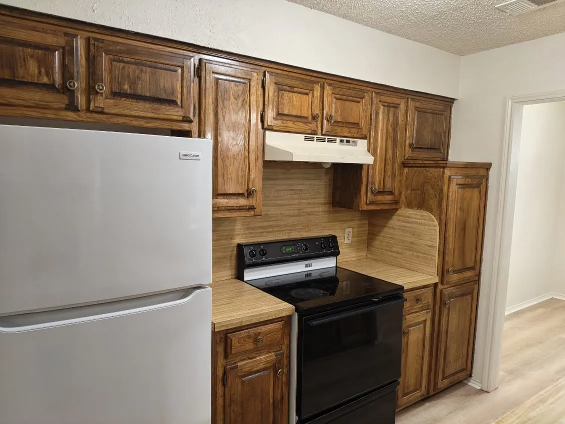 Duplex For Rent in Denton County , 409 Gabe Court, Denton, Texas 76207, 3 Bedroom, 2 Bathroom, 1 Garage spaces, 1,088 Sqft, built in 1983, mls#21419953, Real Estate Agent in Denton, Homes For Rent in Denton county, Homes For Rent in Denton, Realtor in Denton Texas, Real Estate Brokerage Independent Realty Texas, Luminita Cordes Realtor
