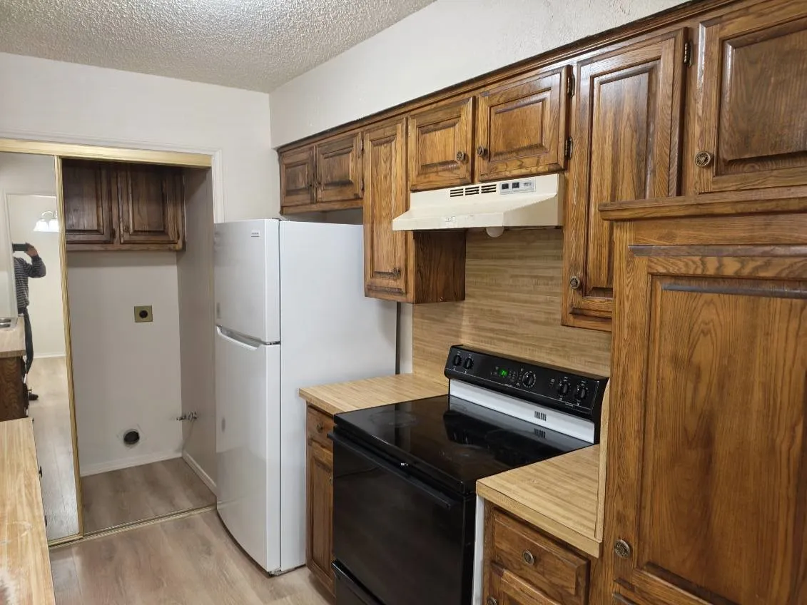 Duplex For Rent in Denton County , 409 Gabe Court, Denton, Texas 76207, 3 Bedroom, 2 Bathroom, 1 Garage spaces, 1,088 Sqft, built in 1983, mls#21419953, Real Estate Agent in Denton, Homes For Rent in Denton county, Homes For Rent in Denton, Realtor in Denton Texas, Real Estate Brokerage Independent Realty Texas, Luminita Cordes Realtor