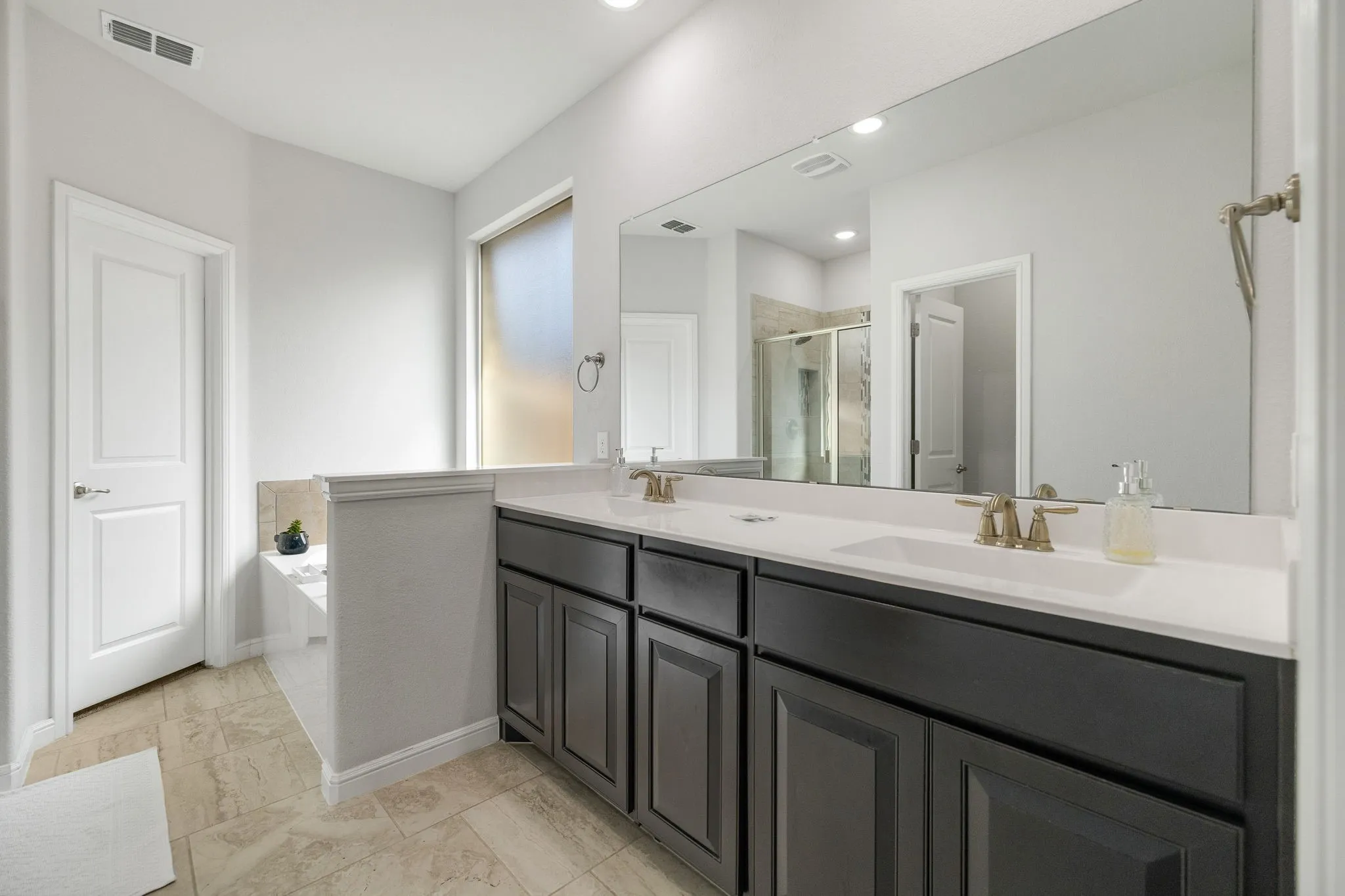 Single Family Residence For Sale in Tarrant County , 1108 Nelson Place, Fort Worth, Texas 76028, 4 Bedroom, 2 Bathroom, 2 Garage spaces, 1,995 Sqft, built in 2020, mls#21418938, Real Estate Agent in Fort Worth, Homes For Sale in Tarrant county, Homes For Sale in Fort Worth, Realtor in Fort Worth Texas, Real Estate Brokerage Independent Realty Texas, Luminita Cordes Realtor