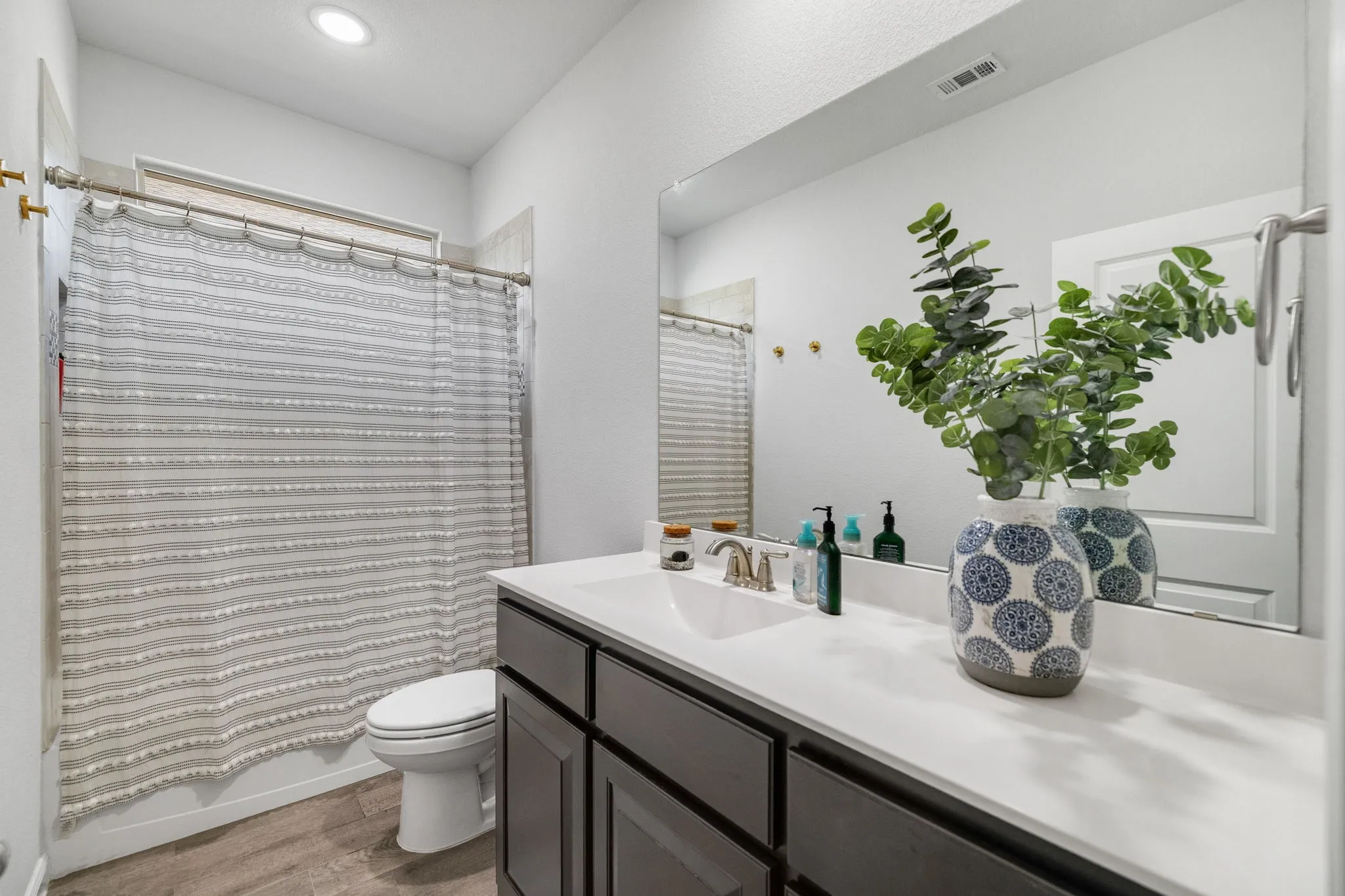 Single Family Residence For Sale in Tarrant County , 1108 Nelson Place, Fort Worth, Texas 76028, 4 Bedroom, 2 Bathroom, 2 Garage spaces, 1,995 Sqft, built in 2020, mls#21418938, Real Estate Agent in Fort Worth, Homes For Sale in Tarrant county, Homes For Sale in Fort Worth, Realtor in Fort Worth Texas, Real Estate Brokerage Independent Realty Texas, Luminita Cordes Realtor