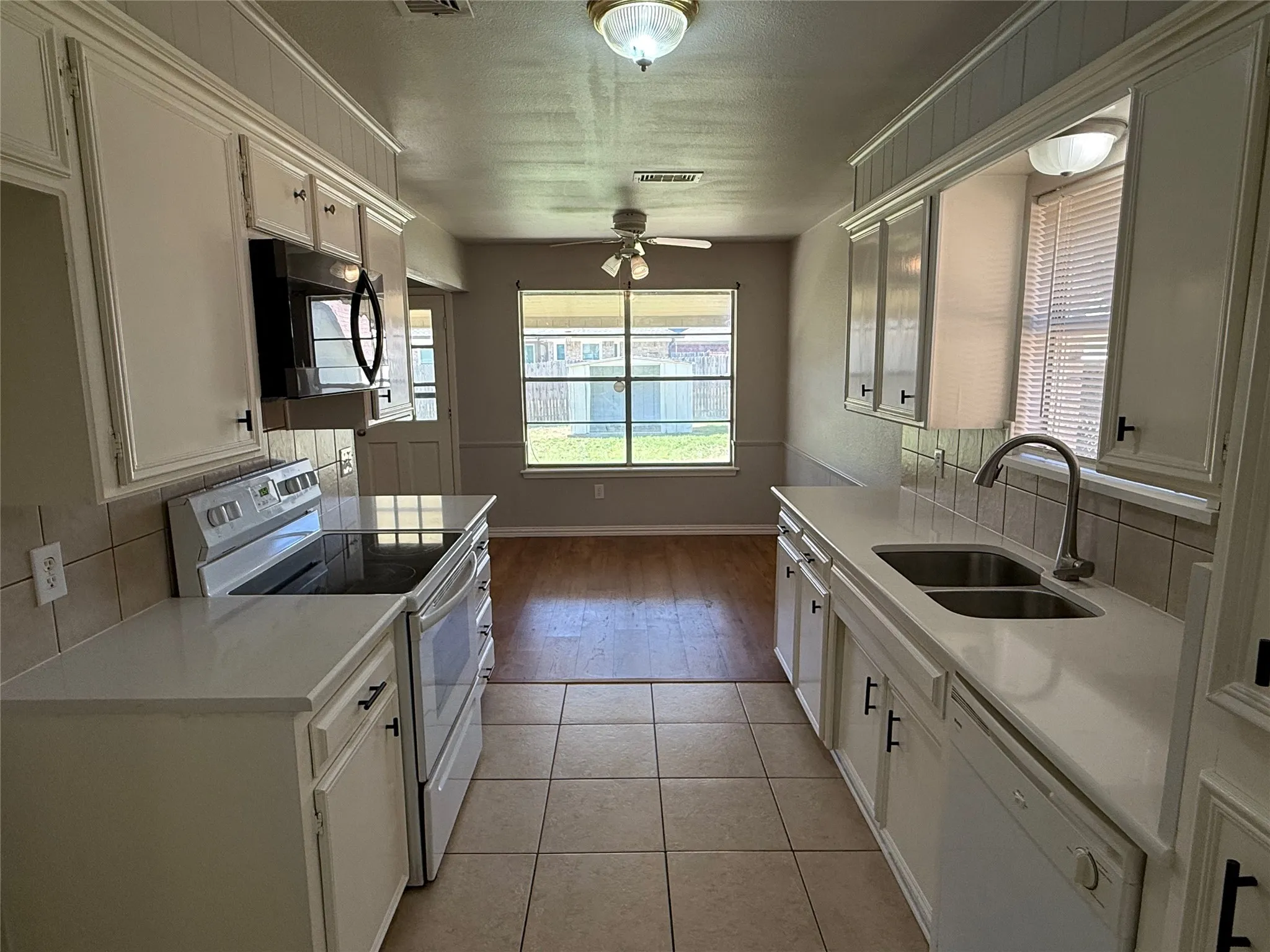Single Family Residence For Rent in Johnson County , 417 Linda Drive, Burleson, Texas 76028, 4 Bedroom, 2 Bathroom, 2 Garage spaces, 1,422 Sqft, built in 1979, mls#21418731, Real Estate Agent in Burleson, Homes For Rent in Johnson county, Homes For Rent in Burleson, Realtor in Burleson Texas, Real Estate Brokerage Independent Realty Texas, Luminita Cordes Realtor