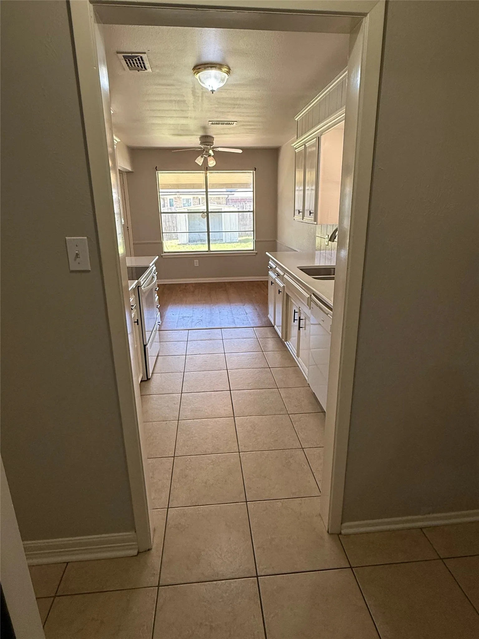 Single Family Residence For Rent in Johnson County , 417 Linda Drive, Burleson, Texas 76028, 4 Bedroom, 2 Bathroom, 2 Garage spaces, 1,422 Sqft, built in 1979, mls#21418731, Real Estate Agent in Burleson, Homes For Rent in Johnson county, Homes For Rent in Burleson, Realtor in Burleson Texas, Real Estate Brokerage Independent Realty Texas, Luminita Cordes Realtor
