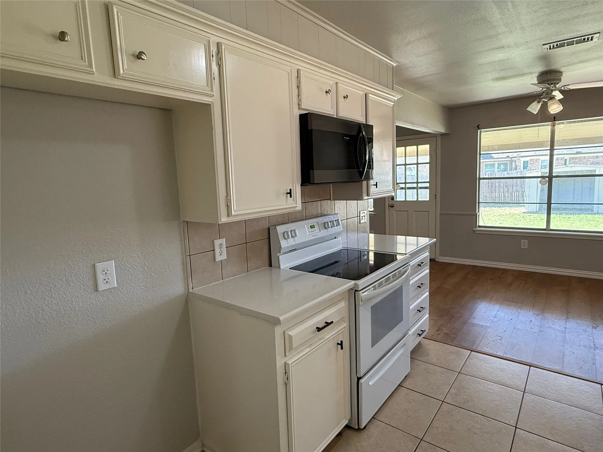 Single Family Residence For Rent in Johnson County , 417 Linda Drive, Burleson, Texas 76028, 4 Bedroom, 2 Bathroom, 2 Garage spaces, 1,422 Sqft, built in 1979, mls#21418731, Real Estate Agent in Burleson, Homes For Rent in Johnson county, Homes For Rent in Burleson, Realtor in Burleson Texas, Real Estate Brokerage Independent Realty Texas, Luminita Cordes Realtor