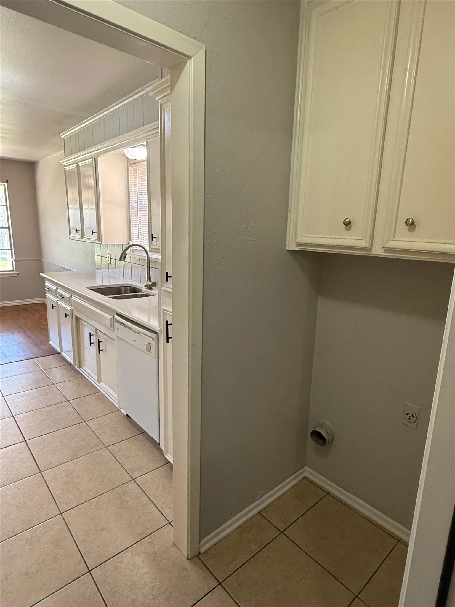 Single Family Residence For Rent in Johnson County , 417 Linda Drive, Burleson, Texas 76028, 4 Bedroom, 2 Bathroom, 2 Garage spaces, 1,422 Sqft, built in 1979, mls#21418731, Real Estate Agent in Burleson, Homes For Rent in Johnson county, Homes For Rent in Burleson, Realtor in Burleson Texas, Real Estate Brokerage Independent Realty Texas, Luminita Cordes Realtor