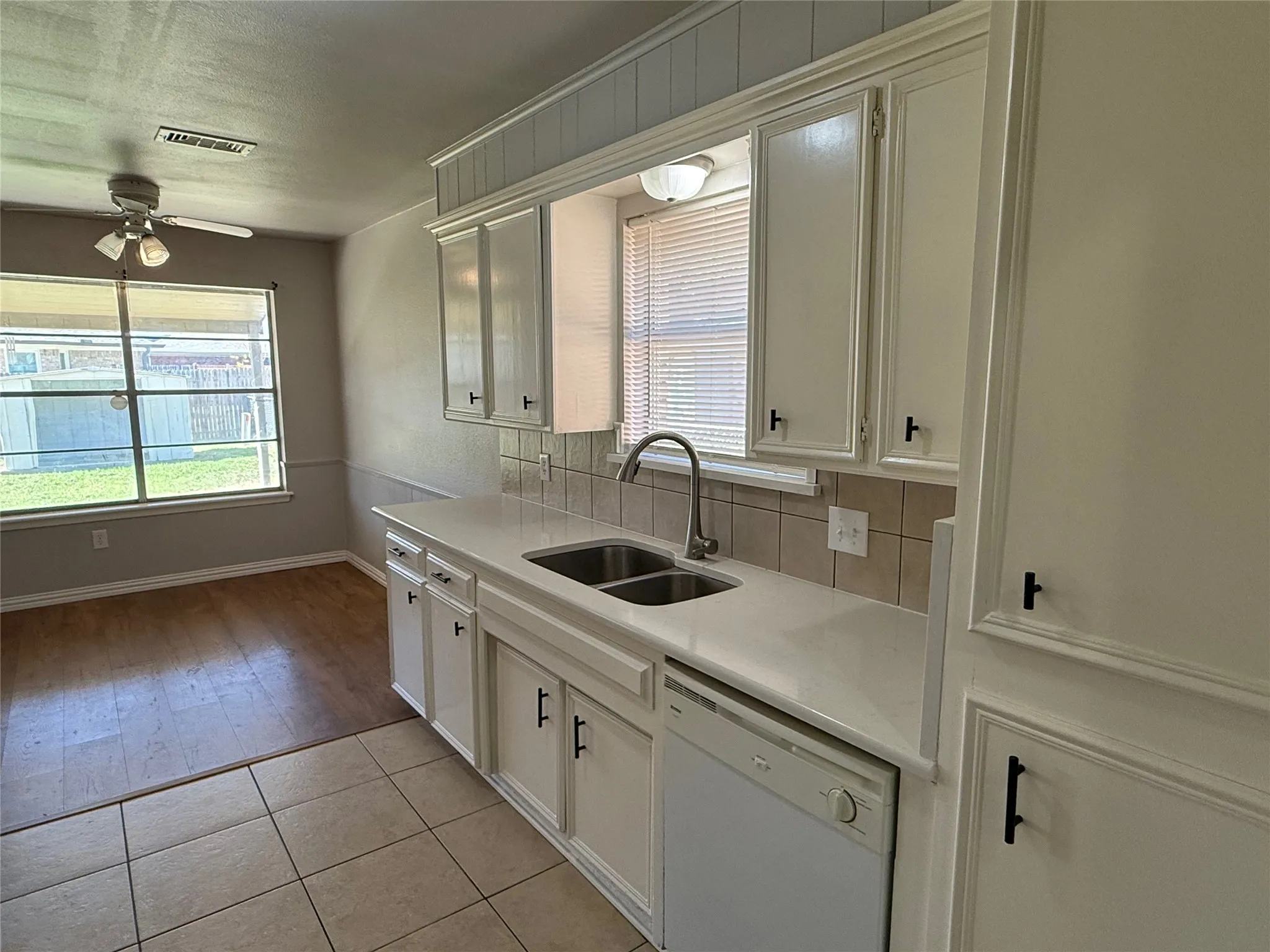 Single Family Residence For Rent in Johnson County , 417 Linda Drive, Burleson, Texas 76028, 4 Bedroom, 2 Bathroom, 2 Garage spaces, 1,422 Sqft, built in 1979, mls#21418731, Real Estate Agent in Burleson, Homes For Rent in Johnson county, Homes For Rent in Burleson, Realtor in Burleson Texas, Real Estate Brokerage Independent Realty Texas, Luminita Cordes Realtor