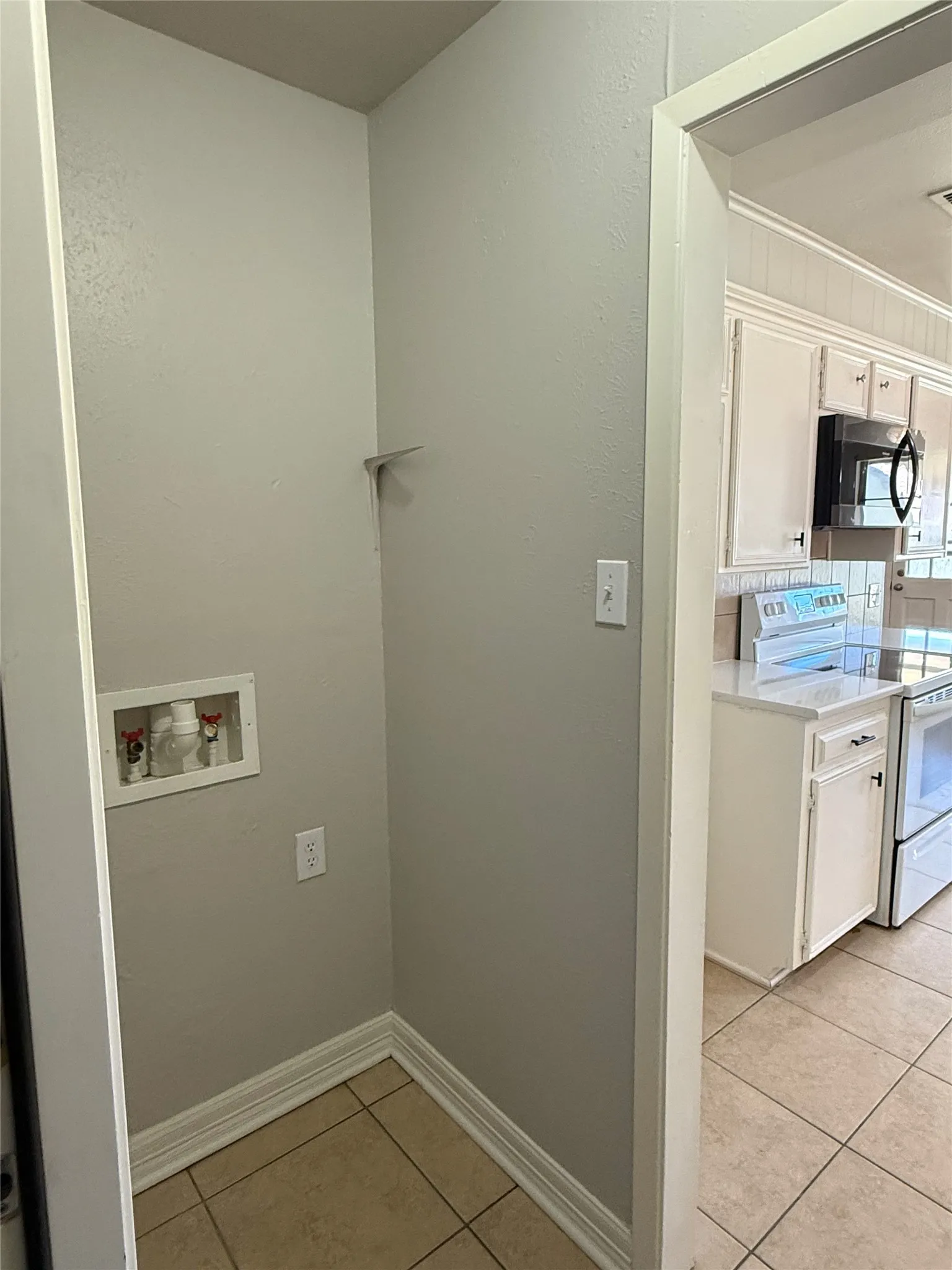 Single Family Residence For Rent in Johnson County , 417 Linda Drive, Burleson, Texas 76028, 4 Bedroom, 2 Bathroom, 2 Garage spaces, 1,422 Sqft, built in 1979, mls#21418731, Real Estate Agent in Burleson, Homes For Rent in Johnson county, Homes For Rent in Burleson, Realtor in Burleson Texas, Real Estate Brokerage Independent Realty Texas, Luminita Cordes Realtor
