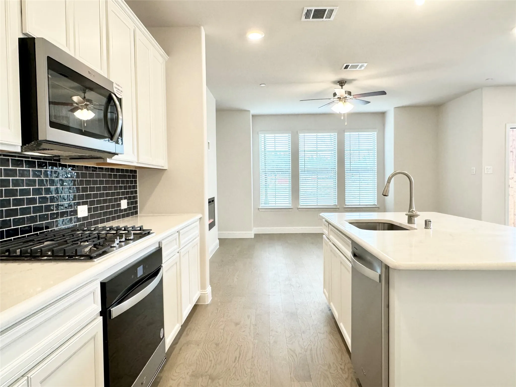 Townhouse For Rent in Dallas County , 7856 Manilla Drive, Rowlett, Texas 75088, 4 Bedroom, 4 Bathroom, 2 Garage spaces, 2,277 Sqft, built in 2023, mls#21419964, Real Estate Agent in Rowlett, Homes For Rent in Dallas county, Homes For Rent in Rowlett, Realtor in Rowlett Texas, Real Estate Brokerage Independent Realty Texas, Luminita Cordes Realtor