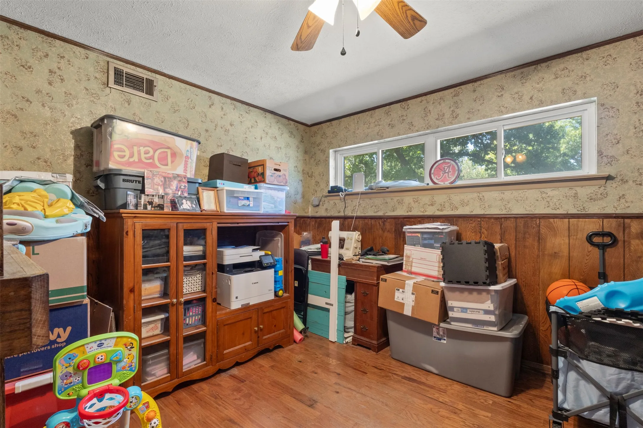 Single Family Residence For Sale in Collin County , 206 Watson Drive, Allen, Texas 75002, 5 Bedroom, 3 Bathroom, 2 Garage spaces, 2,649 Sqft, built in 1962, mls#21419729, Real Estate Agent in Allen, Homes For Sale in Collin county, Homes For Sale in Allen, Realtor in Allen Texas, Real Estate Brokerage Independent Realty Texas, Luminita Cordes Realtor