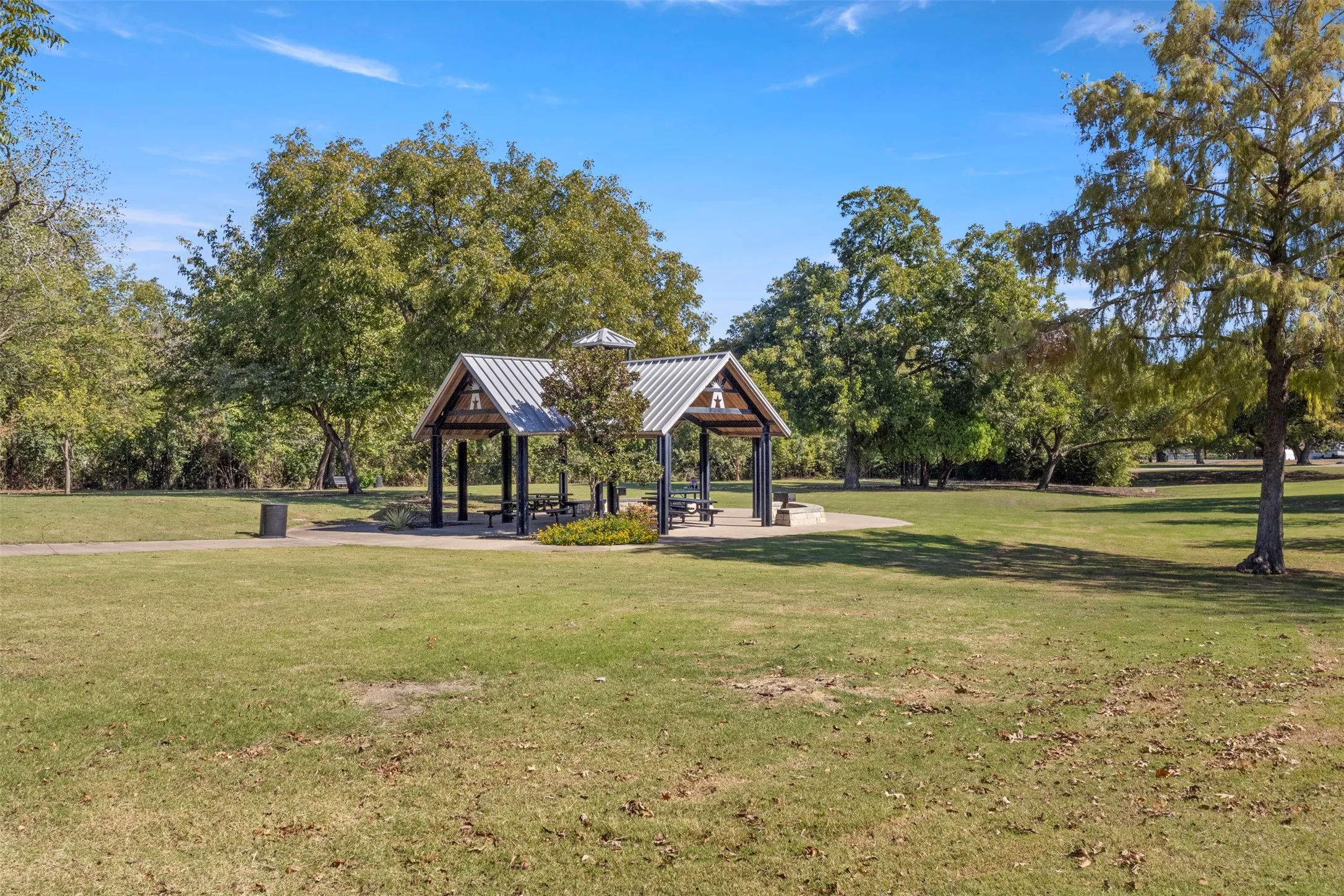 Single Family Residence For Sale in Collin County , 206 Watson Drive, Allen, Texas 75002, 5 Bedroom, 3 Bathroom, 2 Garage spaces, 2,649 Sqft, built in 1962, mls#21419729, Real Estate Agent in Allen, Homes For Sale in Collin county, Homes For Sale in Allen, Realtor in Allen Texas, Real Estate Brokerage Independent Realty Texas, Luminita Cordes Realtor