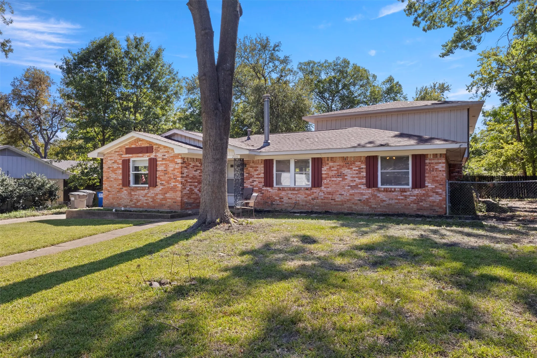 Single Family Residence For Sale in Collin County , 206 Watson Drive, Allen, Texas 75002, 5 Bedroom, 3 Bathroom, 2 Garage spaces, 2,649 Sqft, built in 1962, mls#21419729, Real Estate Agent in Allen, Homes For Sale in Collin county, Homes For Sale in Allen, Realtor in Allen Texas, Real Estate Brokerage Independent Realty Texas, Luminita Cordes Realtor