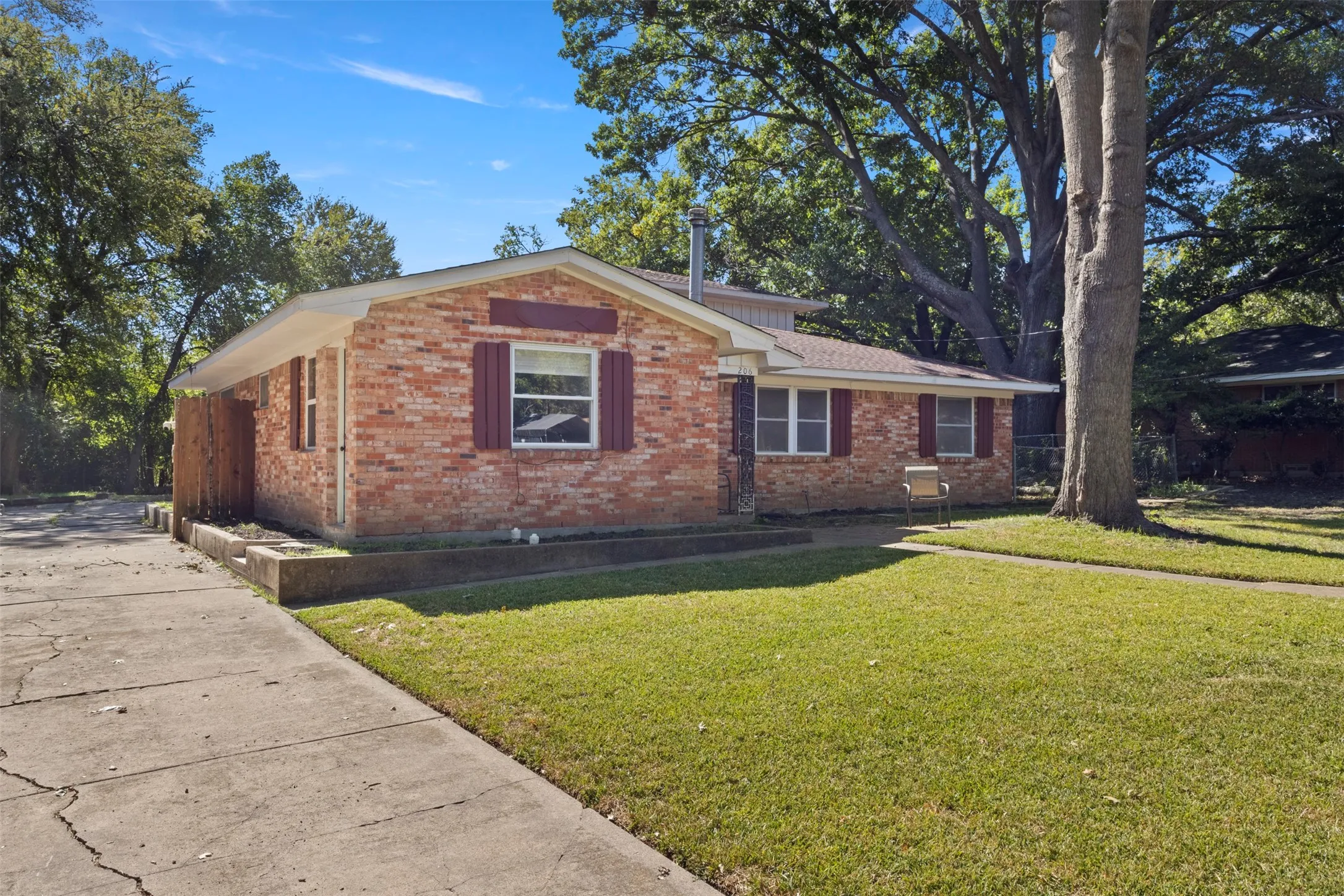Single Family Residence For Sale in Collin County , 206 Watson Drive, Allen, Texas 75002, 5 Bedroom, 3 Bathroom, 2 Garage spaces, 2,649 Sqft, built in 1962, mls#21419729, Real Estate Agent in Allen, Homes For Sale in Collin county, Homes For Sale in Allen, Realtor in Allen Texas, Real Estate Brokerage Independent Realty Texas, Luminita Cordes Realtor