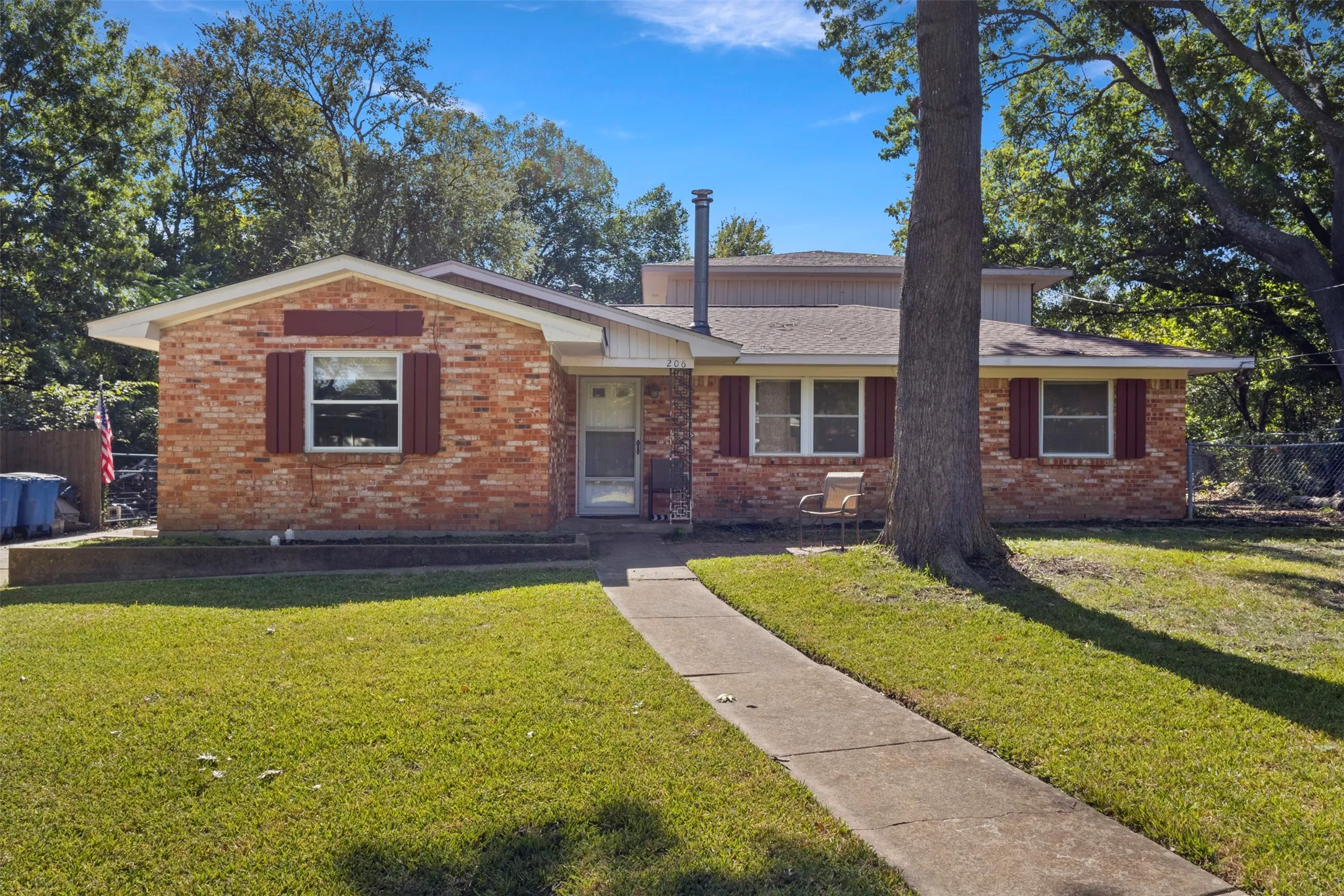 Single Family Residence For Sale in Collin County , 206 Watson Drive, Allen, Texas 75002, 5 Bedroom, 3 Bathroom, 2 Garage spaces, 2,649 Sqft, built in 1962, mls#21419729, Real Estate Agent in Allen, Homes For Sale in Collin county, Homes For Sale in Allen, Realtor in Allen Texas, Real Estate Brokerage Independent Realty Texas, Luminita Cordes Realtor
