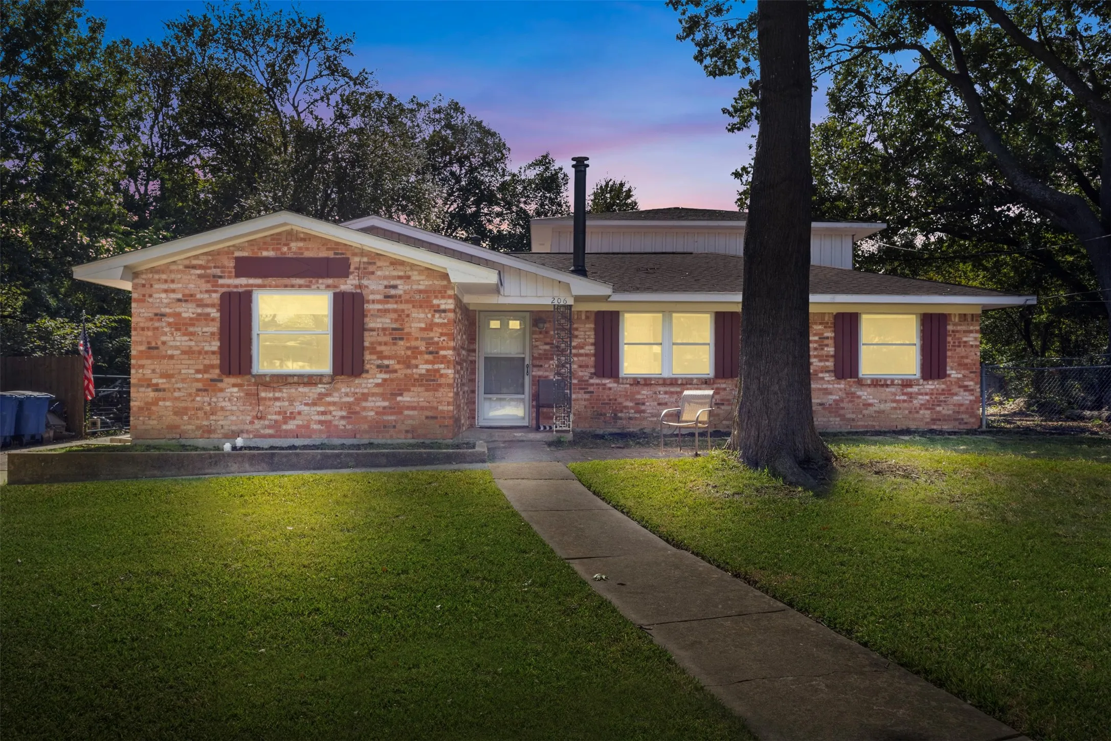 Single Family Residence For Sale in Collin County , 206 Watson Drive, Allen, Texas 75002, 5 Bedroom, 3 Bathroom, 2 Garage spaces, 2,649 Sqft, built in 1962, mls#21419729, Real Estate Agent in Allen, Homes For Sale in Collin county, Homes For Sale in Allen, Realtor in Allen Texas, Real Estate Brokerage Independent Realty Texas, Luminita Cordes Realtor