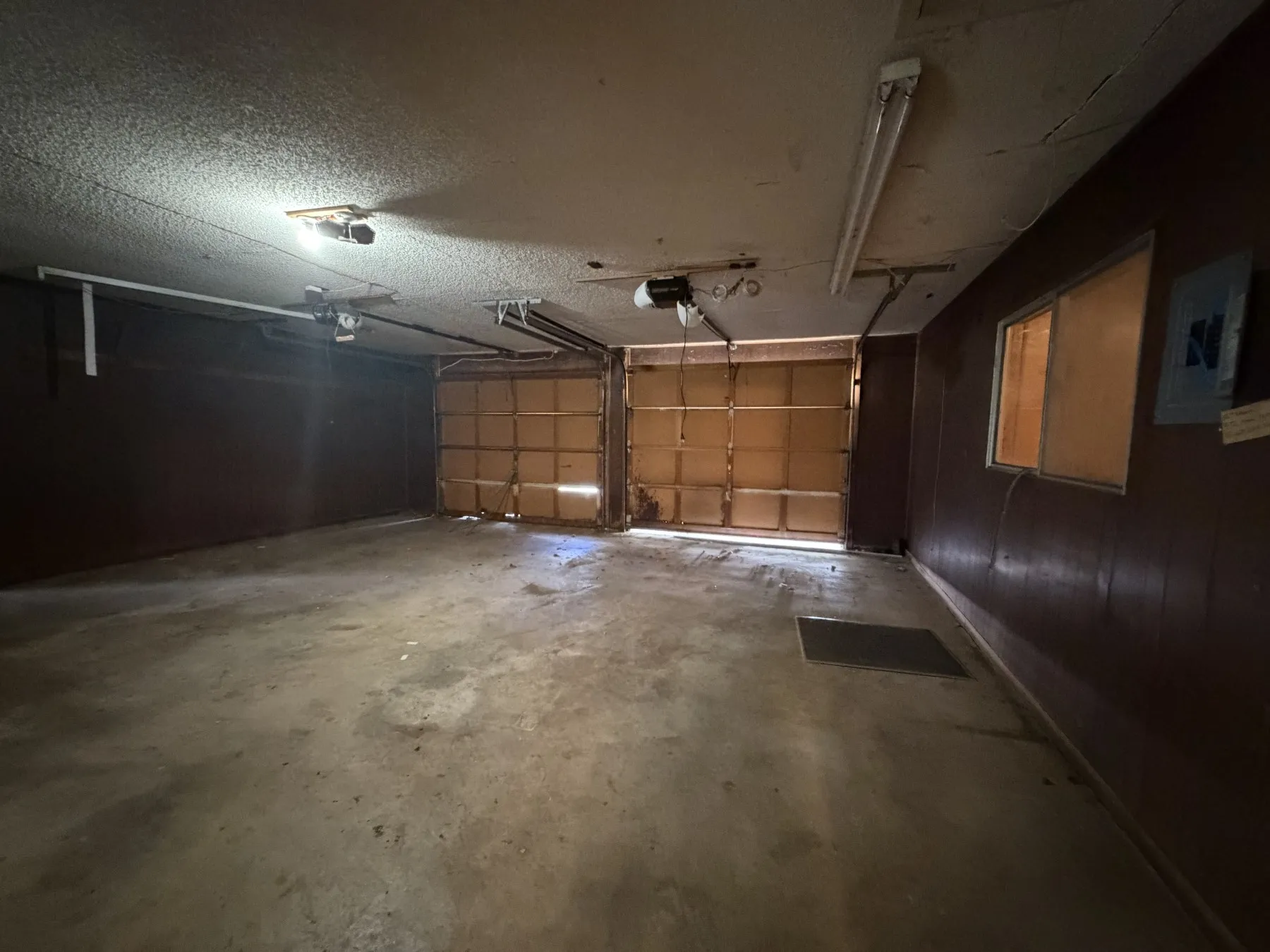 Single Family Residence For Sale in Brown County , 2501 Belmeade Street, Brownwood, Texas 76801, 3 Bedroom, 2 Bathroom, 2 Garage spaces, 1,784 Sqft, built in 1900, mls#21419961, Real Estate Agent in Brownwood, Homes For Sale in Brown county, Homes For Sale in Brownwood, Realtor in Brownwood Texas, Real Estate Brokerage Independent Realty Texas, Luminita Cordes Realtor