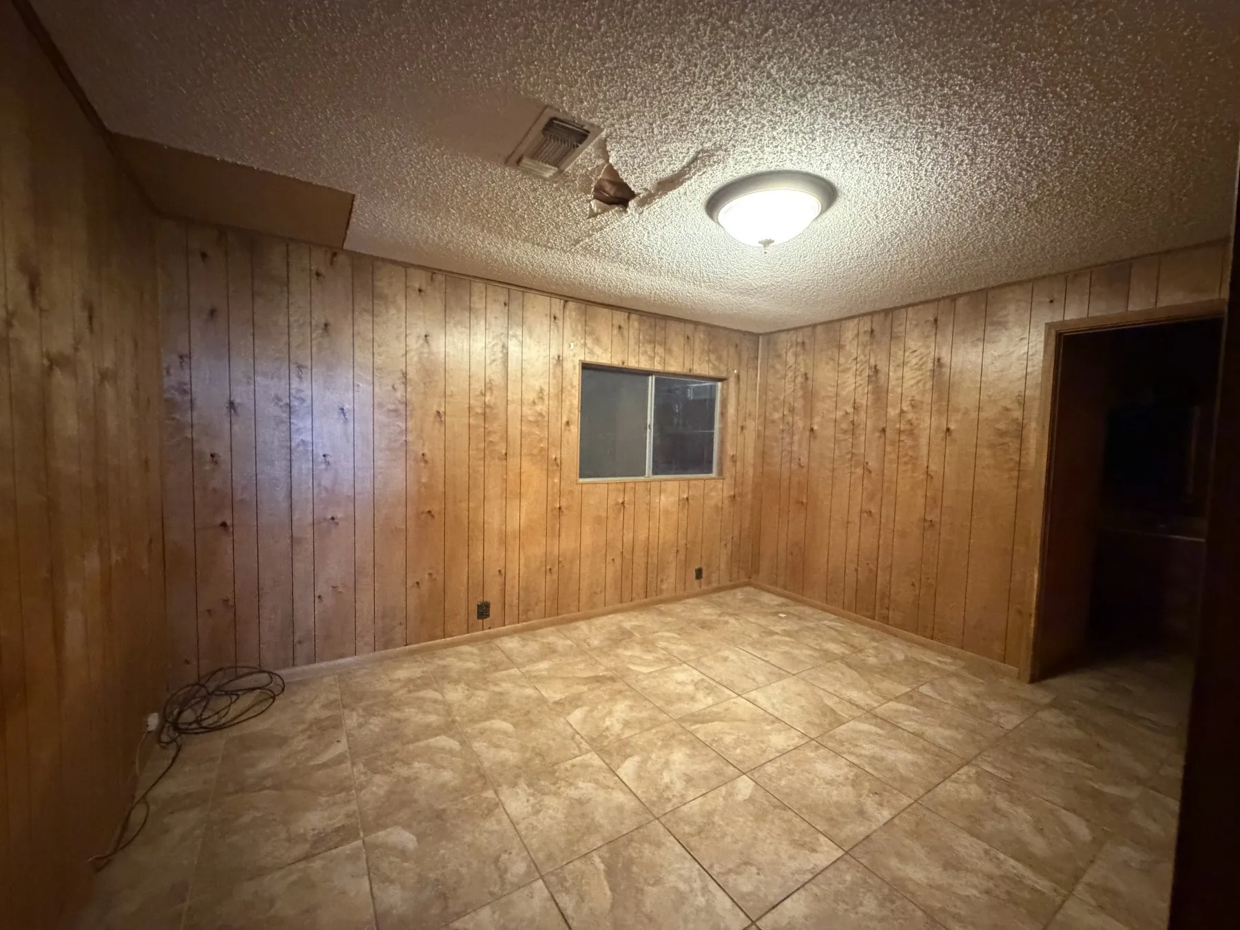 Single Family Residence For Sale in Brown County , 2501 Belmeade Street, Brownwood, Texas 76801, 3 Bedroom, 2 Bathroom, 2 Garage spaces, 1,784 Sqft, built in 1900, mls#21419961, Real Estate Agent in Brownwood, Homes For Sale in Brown county, Homes For Sale in Brownwood, Realtor in Brownwood Texas, Real Estate Brokerage Independent Realty Texas, Luminita Cordes Realtor