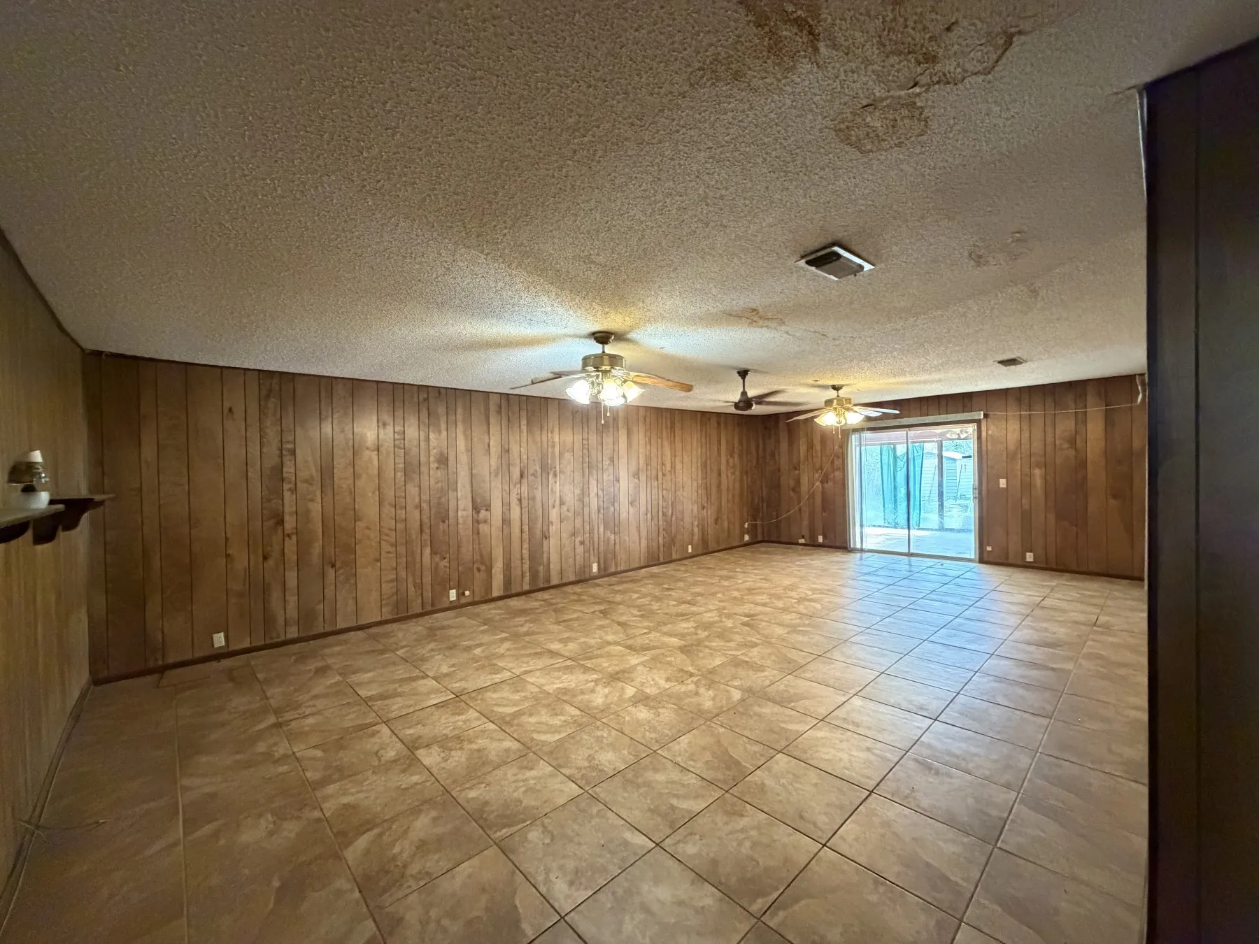 Single Family Residence For Sale in Brown County , 2501 Belmeade Street, Brownwood, Texas 76801, 3 Bedroom, 2 Bathroom, 2 Garage spaces, 1,784 Sqft, built in 1900, mls#21419961, Real Estate Agent in Brownwood, Homes For Sale in Brown county, Homes For Sale in Brownwood, Realtor in Brownwood Texas, Real Estate Brokerage Independent Realty Texas, Luminita Cordes Realtor