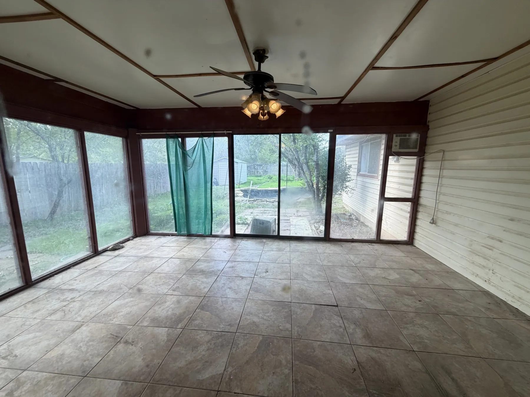 Single Family Residence For Sale in Brown County , 2501 Belmeade Street, Brownwood, Texas 76801, 3 Bedroom, 2 Bathroom, 2 Garage spaces, 1,784 Sqft, built in 1900, mls#21419961, Real Estate Agent in Brownwood, Homes For Sale in Brown county, Homes For Sale in Brownwood, Realtor in Brownwood Texas, Real Estate Brokerage Independent Realty Texas, Luminita Cordes Realtor