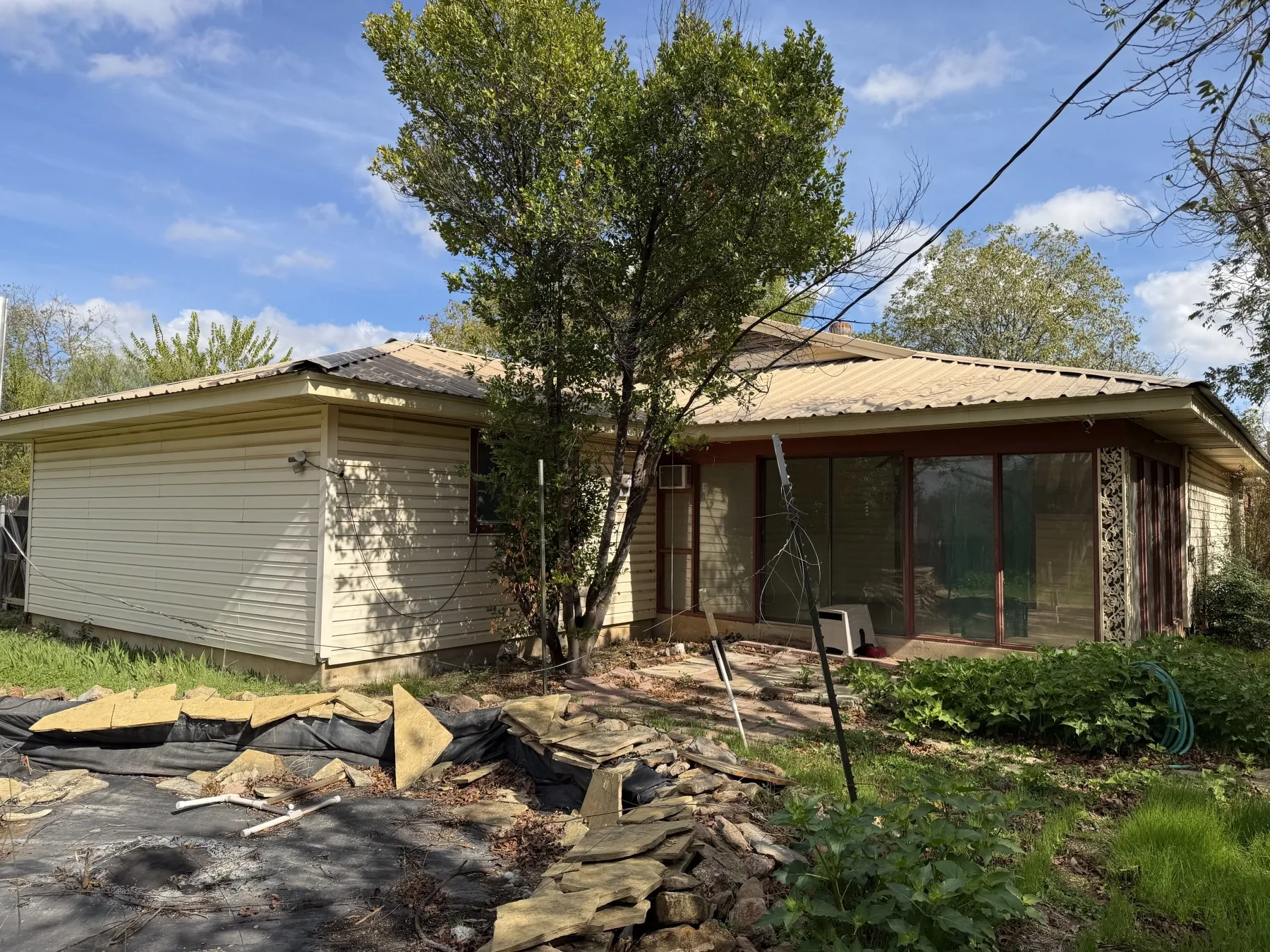 Single Family Residence For Sale in Brown County , 2501 Belmeade Street, Brownwood, Texas 76801, 3 Bedroom, 2 Bathroom, 2 Garage spaces, 1,784 Sqft, built in 1900, mls#21419961, Real Estate Agent in Brownwood, Homes For Sale in Brown county, Homes For Sale in Brownwood, Realtor in Brownwood Texas, Real Estate Brokerage Independent Realty Texas, Luminita Cordes Realtor