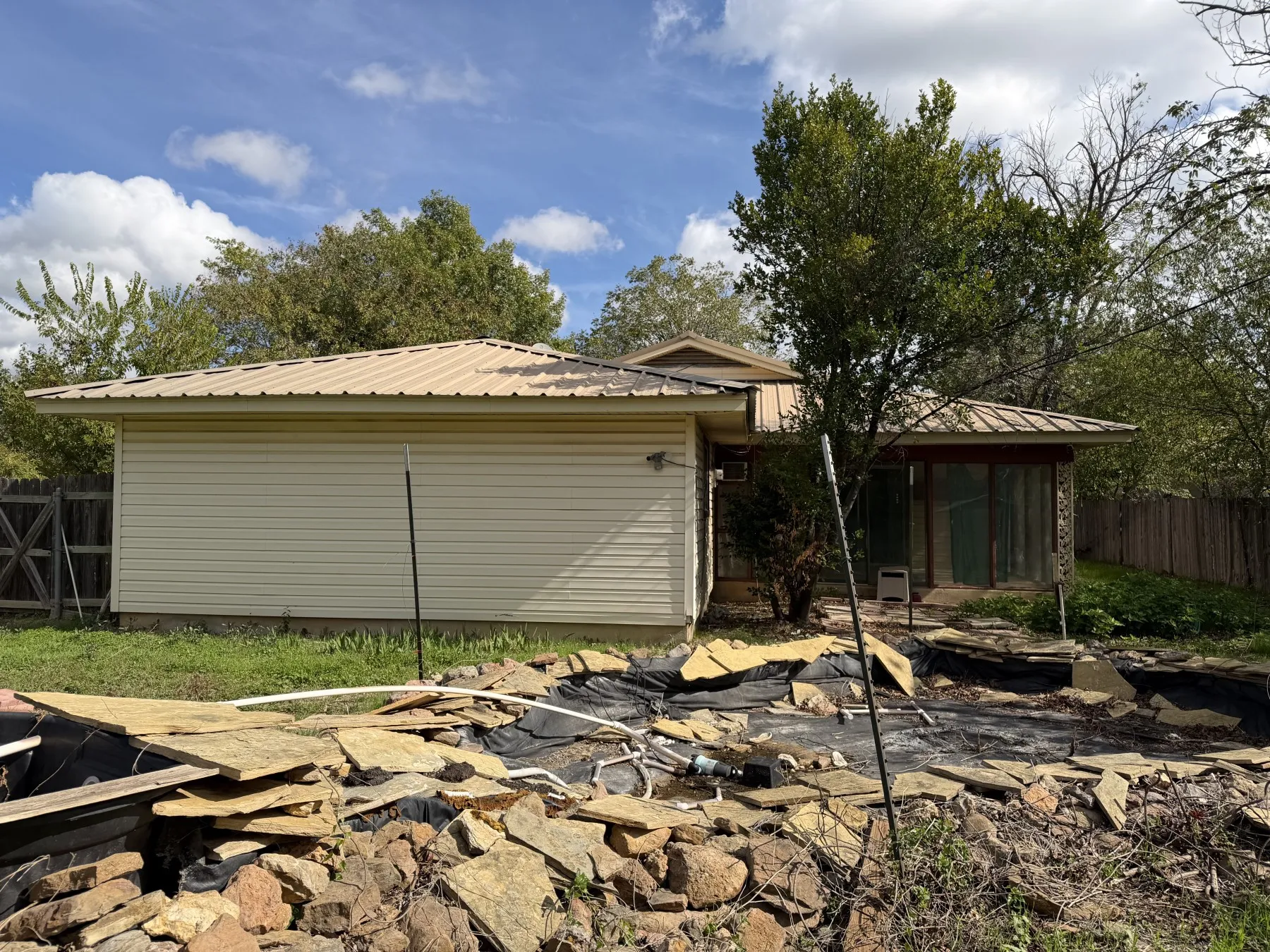 Single Family Residence For Sale in Brown County , 2501 Belmeade Street, Brownwood, Texas 76801, 3 Bedroom, 2 Bathroom, 2 Garage spaces, 1,784 Sqft, built in 1900, mls#21419961, Real Estate Agent in Brownwood, Homes For Sale in Brown county, Homes For Sale in Brownwood, Realtor in Brownwood Texas, Real Estate Brokerage Independent Realty Texas, Luminita Cordes Realtor