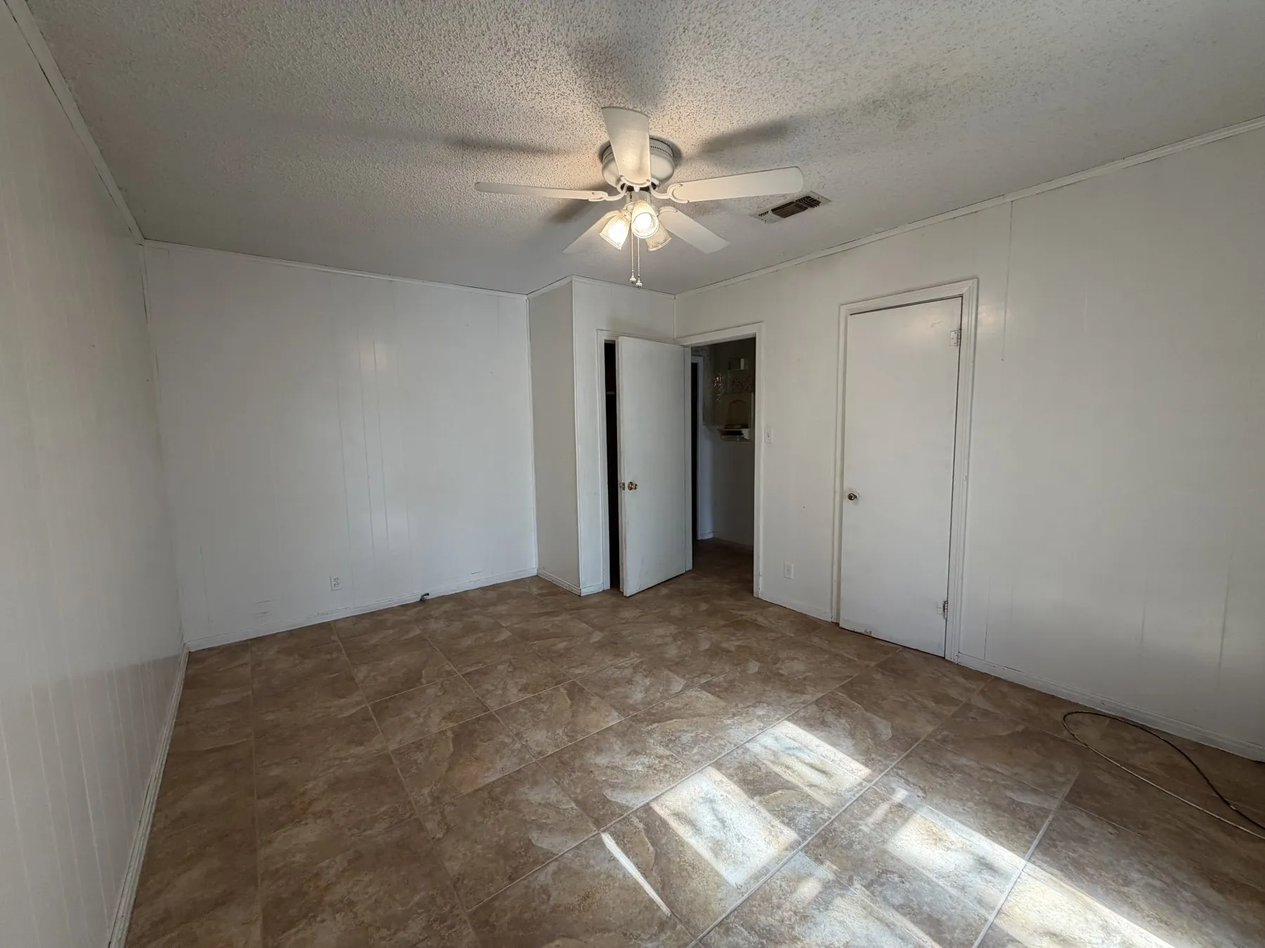 Single Family Residence For Sale in Brown County , 2501 Belmeade Street, Brownwood, Texas 76801, 3 Bedroom, 2 Bathroom, 2 Garage spaces, 1,784 Sqft, built in 1900, mls#21419961, Real Estate Agent in Brownwood, Homes For Sale in Brown county, Homes For Sale in Brownwood, Realtor in Brownwood Texas, Real Estate Brokerage Independent Realty Texas, Luminita Cordes Realtor