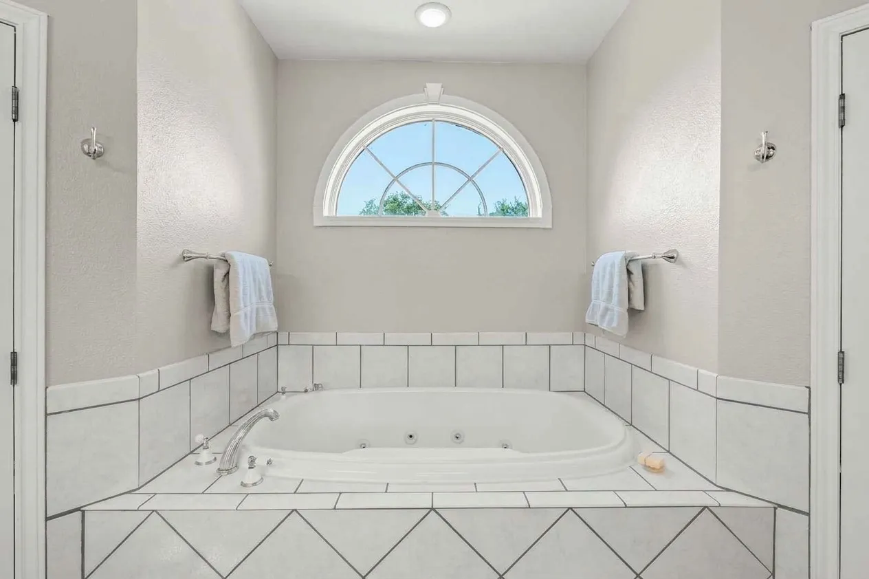 Single Family Residence For Sale in Collin County , 15 Brookhollow Circle, Melissa, Texas 75454, 5 Bedroom, 4 Bathroom, 2 Garage spaces, 3,439 Sqft, built in 1996, mls#21419932, Real Estate Agent in Melissa, Homes For Sale in Collin county, Homes For Sale in Melissa, Realtor in Melissa Texas, Real Estate Brokerage Independent Realty Texas, Luminita Cordes Realtor