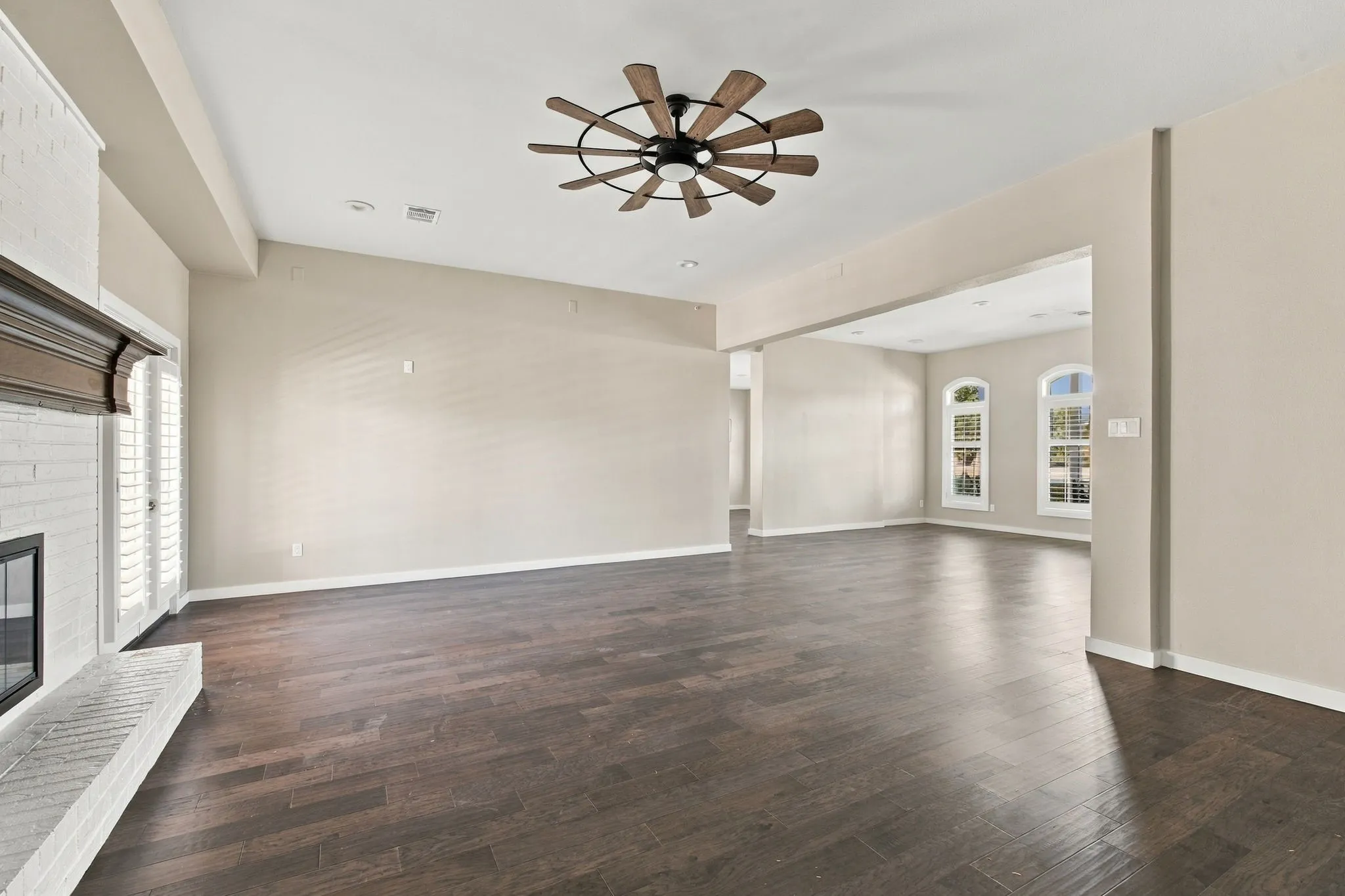 Single Family Residence For Sale in Collin County , 15 Brookhollow Circle, Melissa, Texas 75454, 5 Bedroom, 4 Bathroom, 2 Garage spaces, 3,439 Sqft, built in 1996, mls#21419932, Real Estate Agent in Melissa, Homes For Sale in Collin county, Homes For Sale in Melissa, Realtor in Melissa Texas, Real Estate Brokerage Independent Realty Texas, Luminita Cordes Realtor