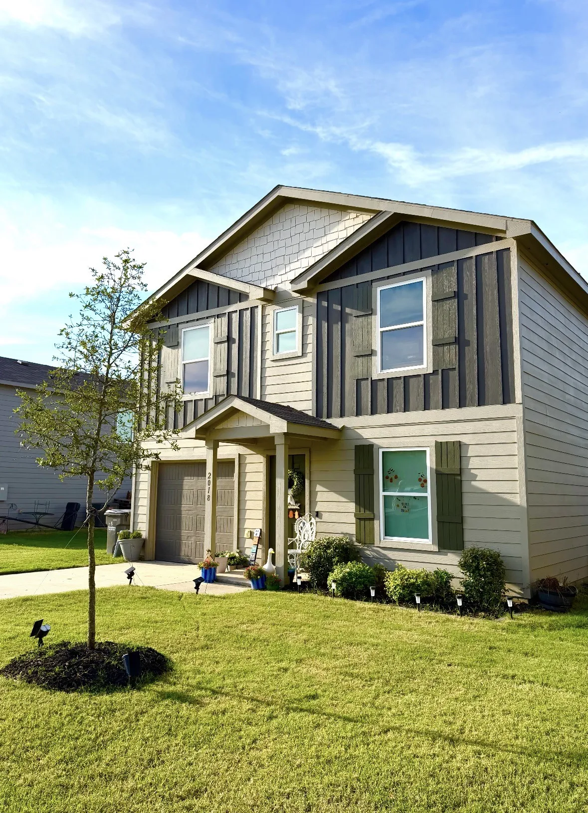 CRAFTSMAN STYLE 2 STORY 4 BEDS 2.5 BATHS